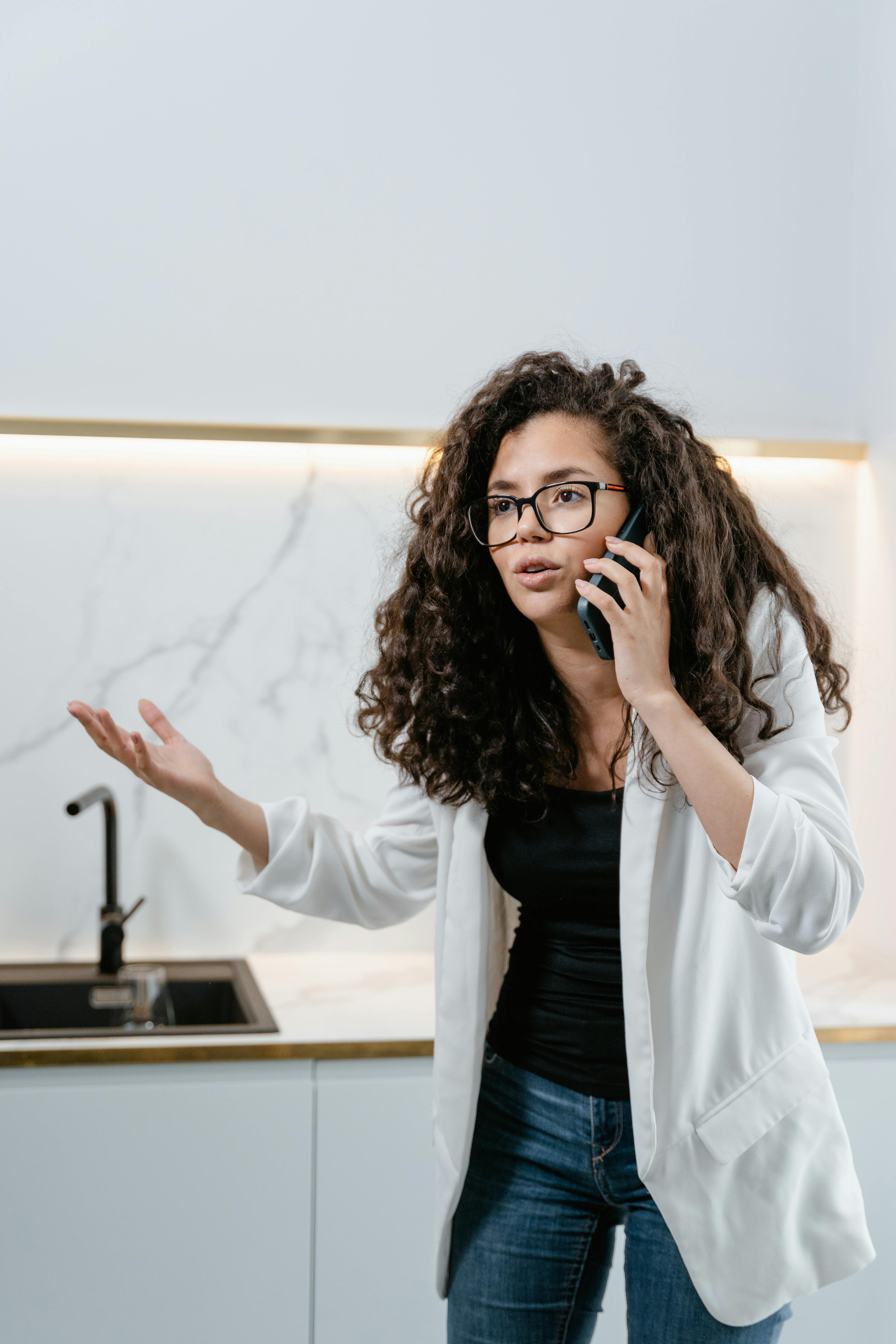 An upset woman on a call | Source: Pexels