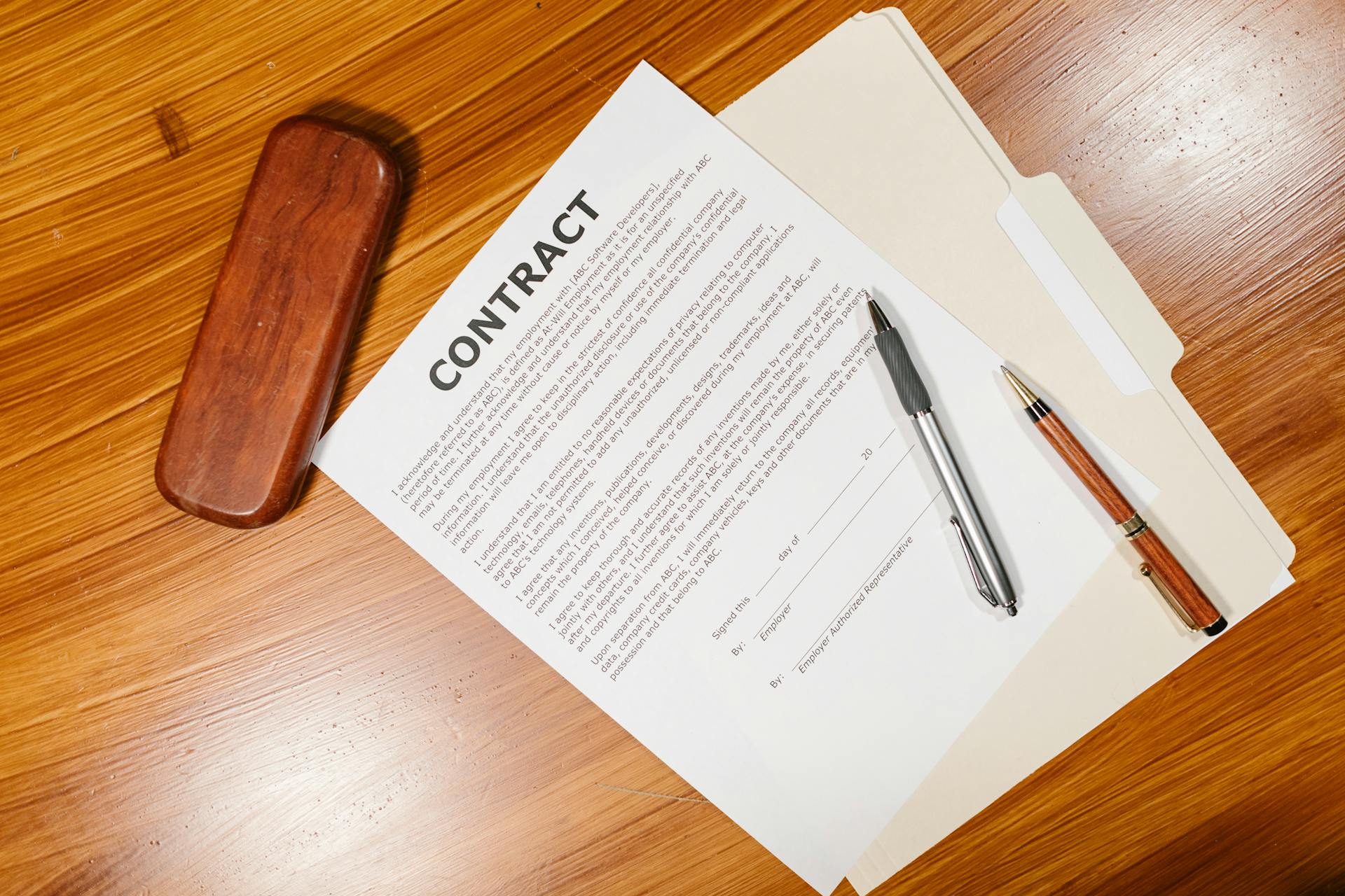 A contract on a table | Source: Pexels