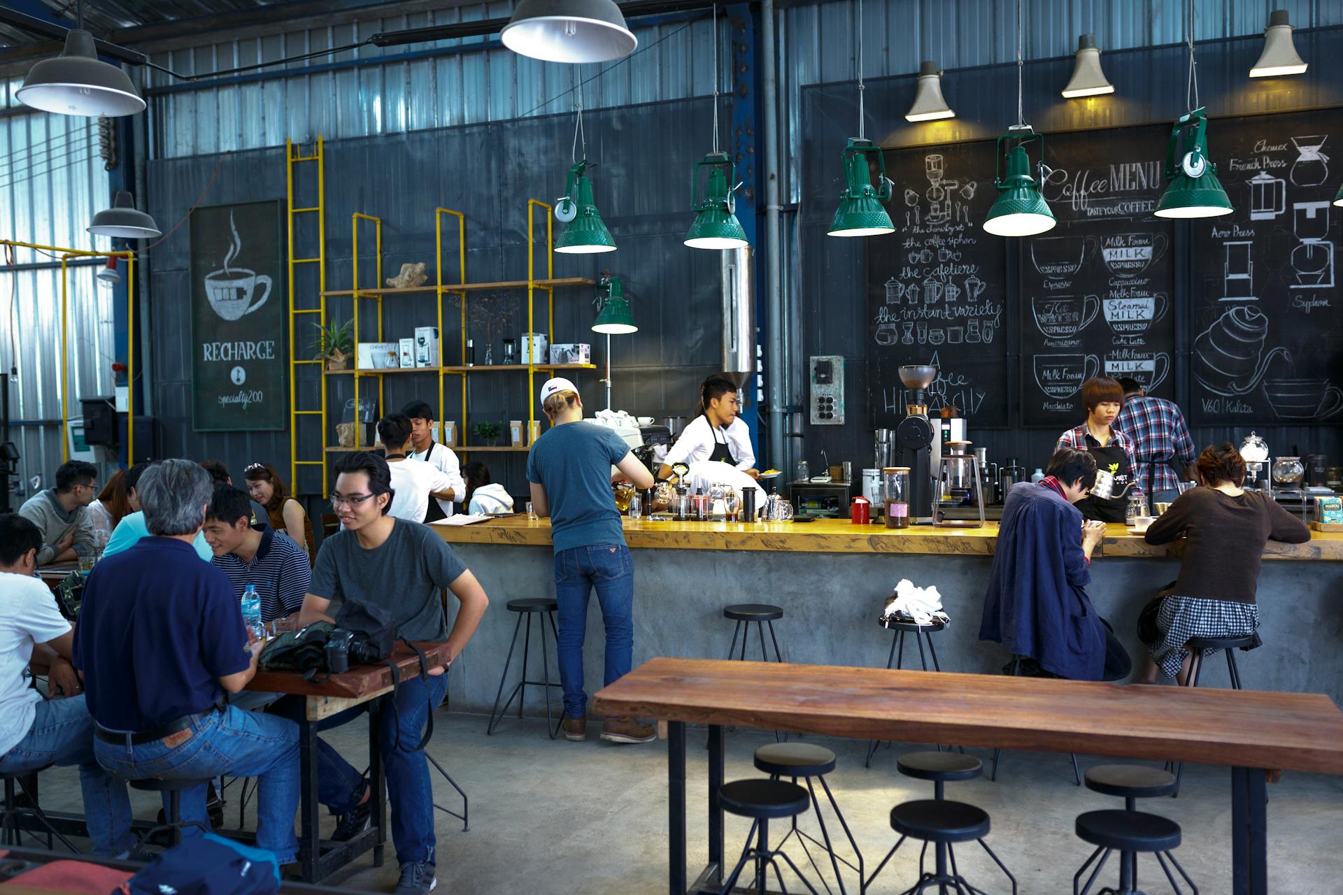 A busy coffee shop | Source: Pexels