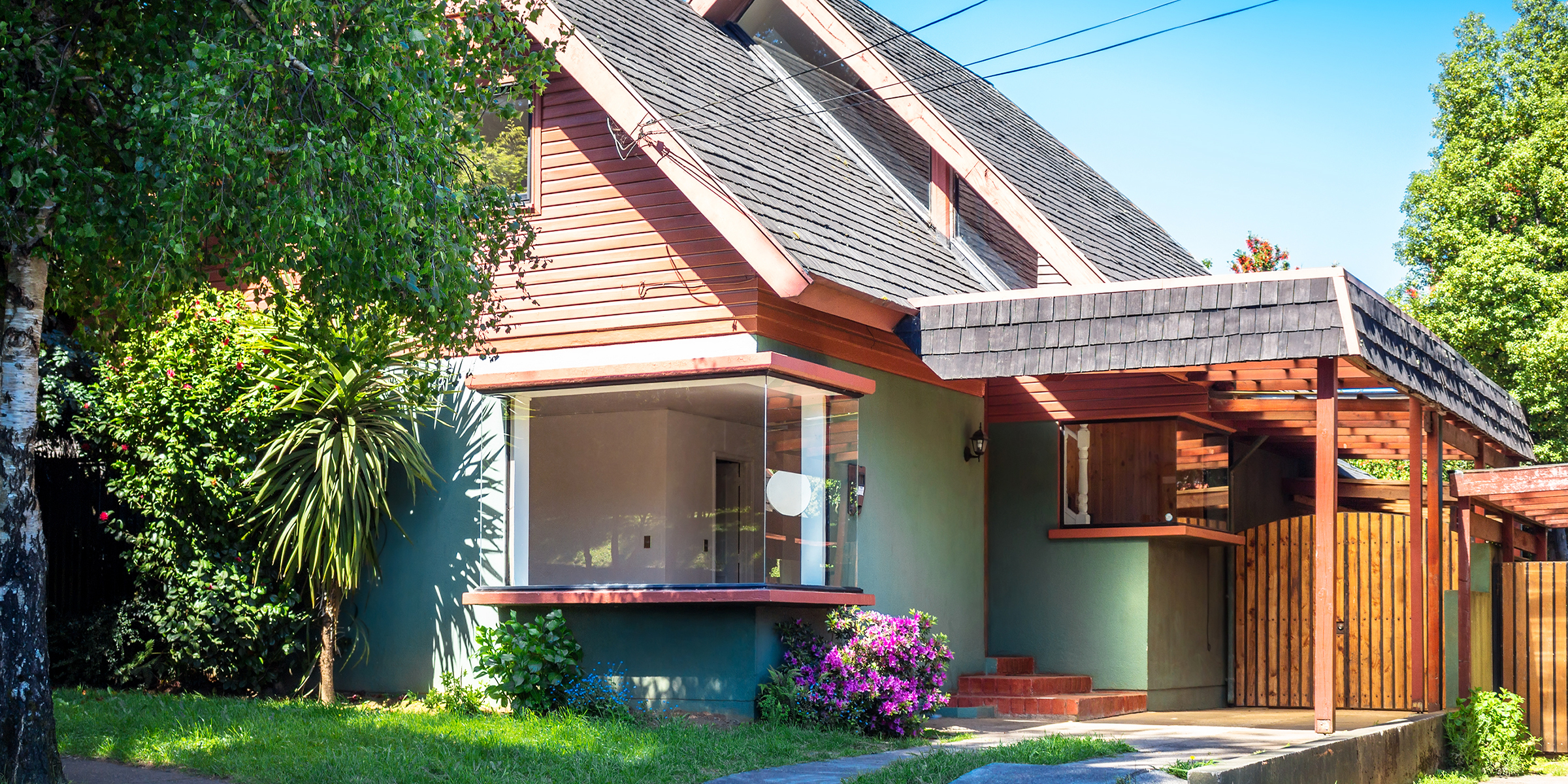 A pleasant suburban home | Source: Shutterstock