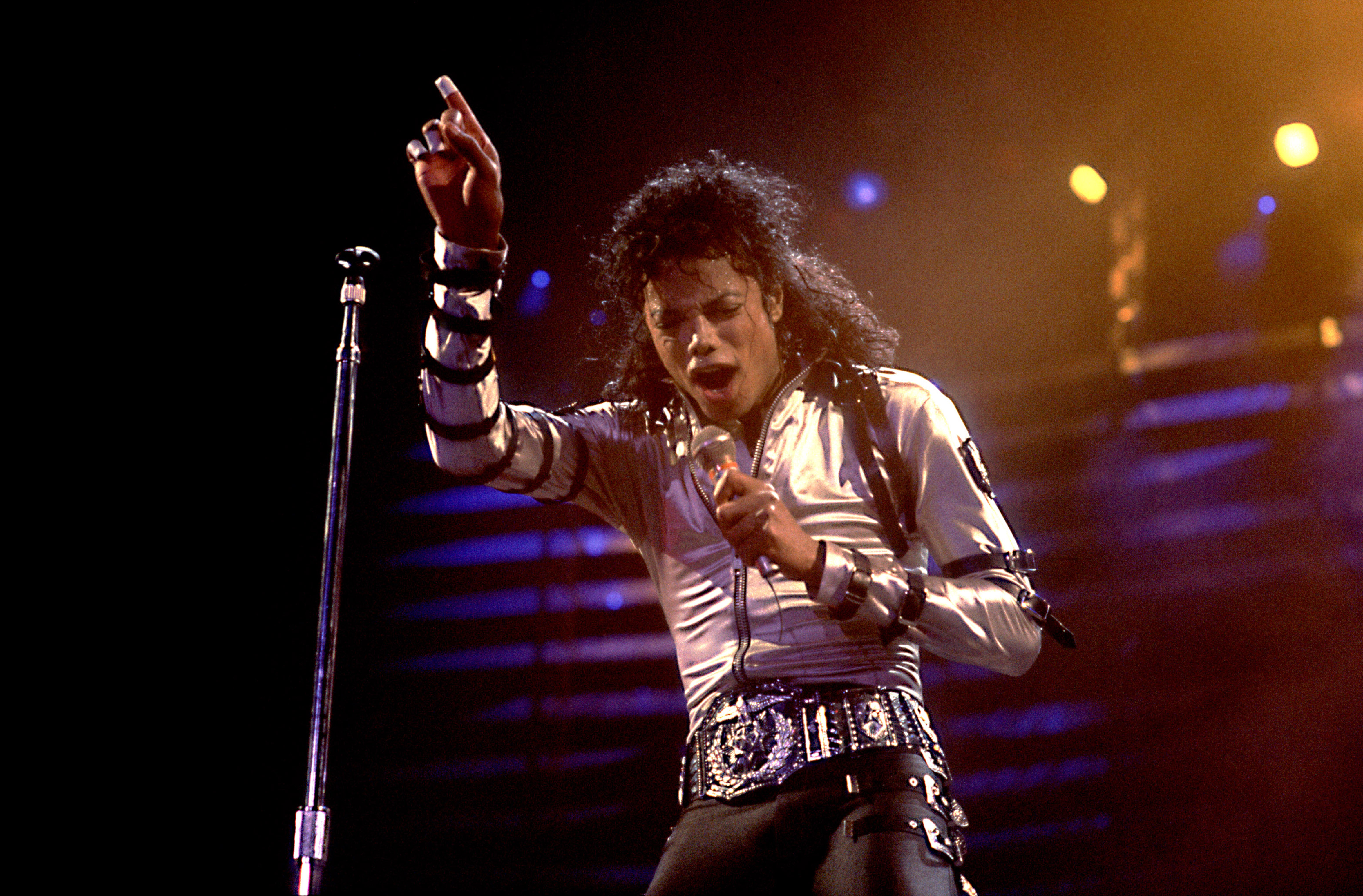 Michael Jackson commands the stage during a performance  in Illinois. | Source: Getty Images