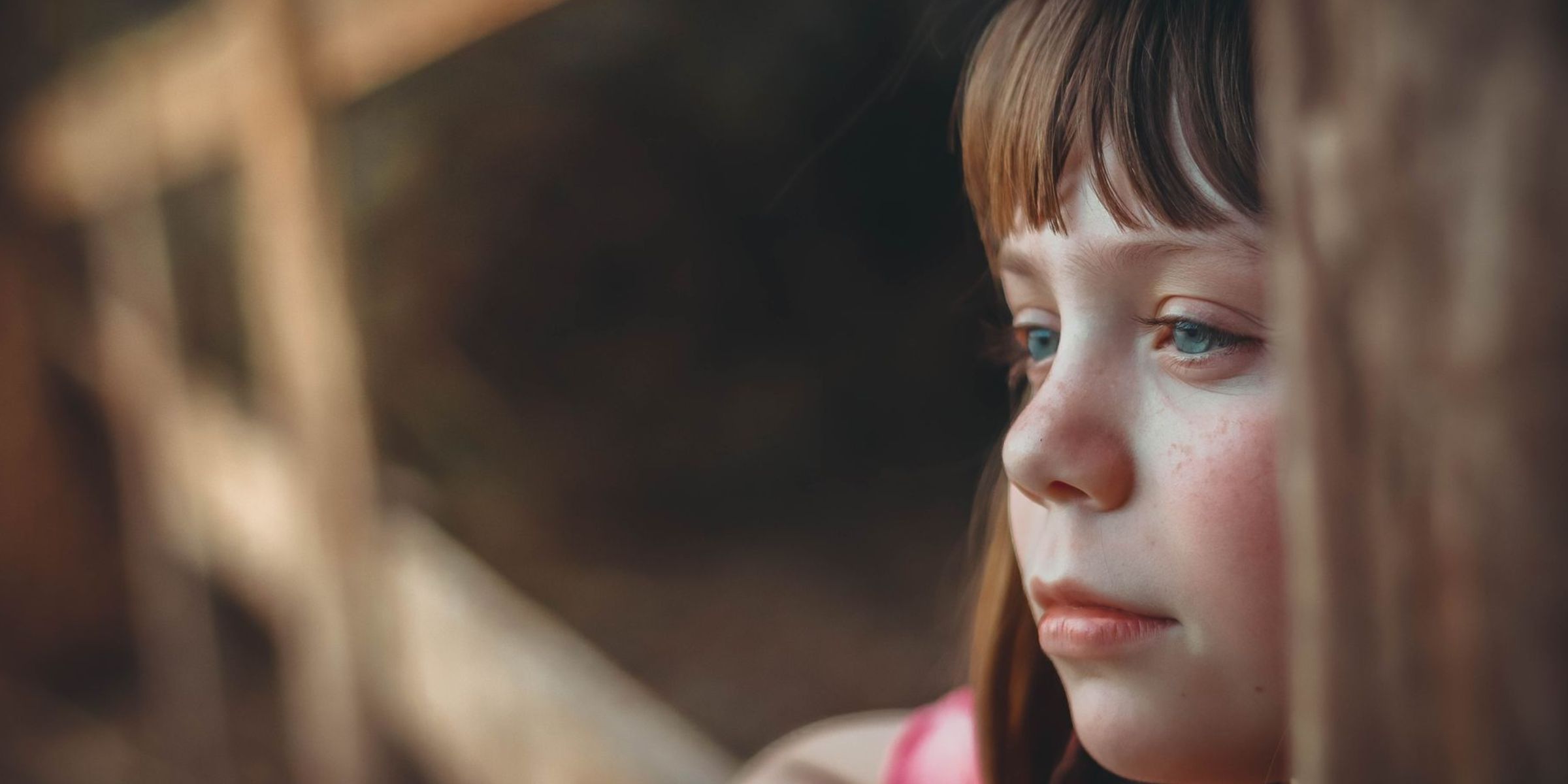 Side view of a young girl | Source: Pexels