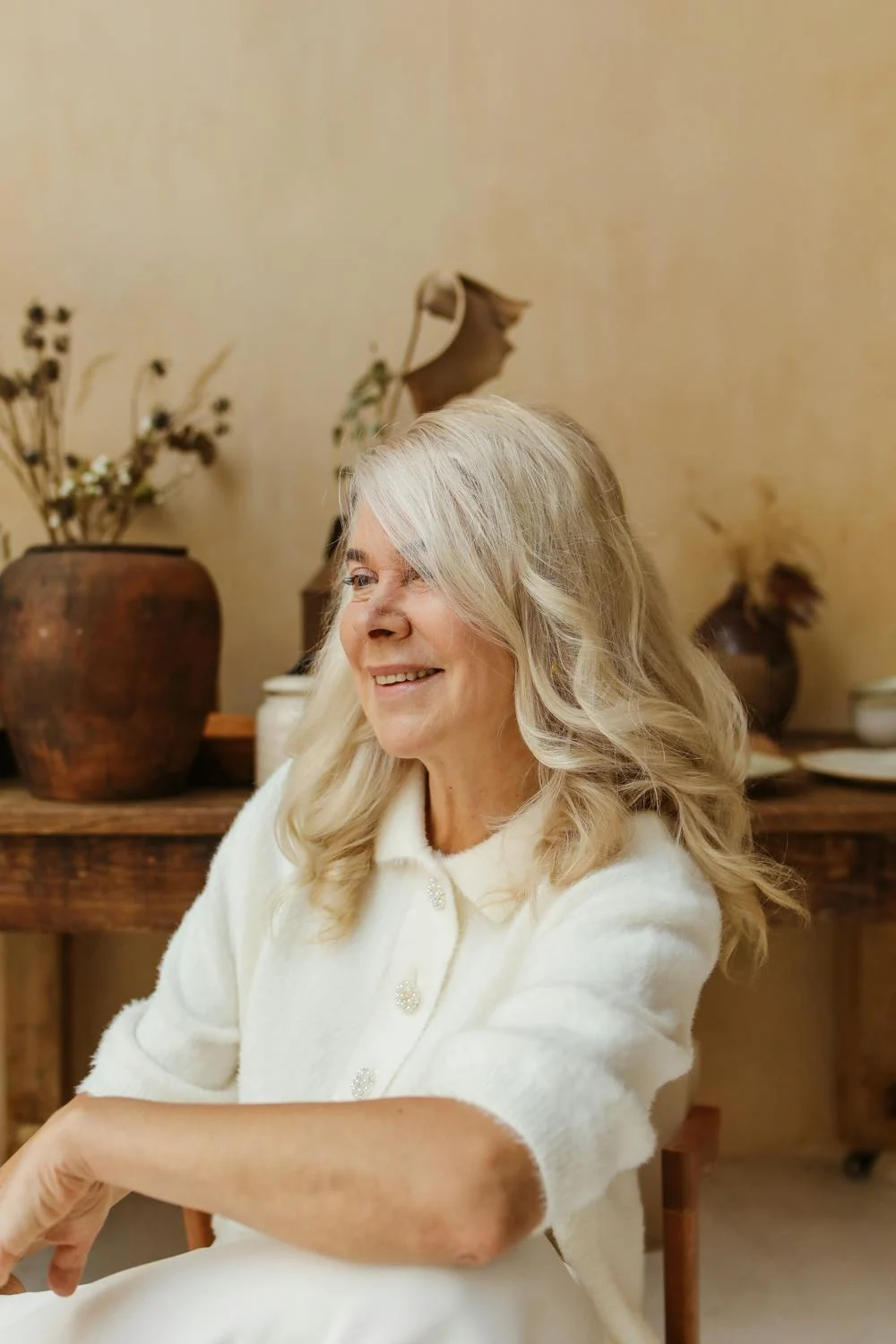 A laughing mature woman | Source: Pexels