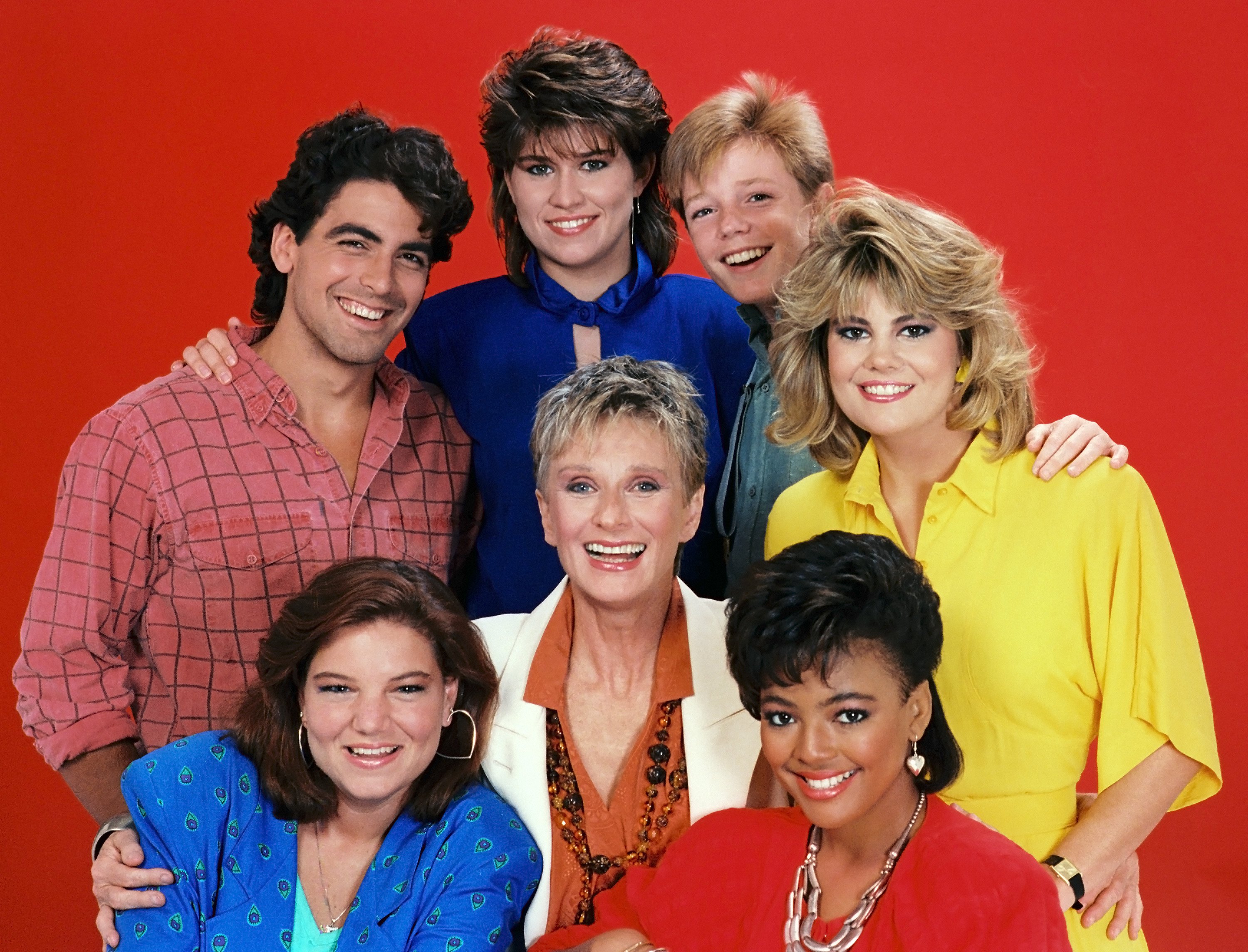 Undated picture of George Clooney as George Burnett, Nancy McKeon as Joanna 'Jo' Marie Polniaczek Bonner, Mackenzie Astin as Andy Moffet Stickle, Lisa Whelchel as Blair Warner, Kim Fields as Dorothy 'Tootie' Ramsey, and Mindy Cohn as Natalie Letisha Sage Green | Source: Getty Images
