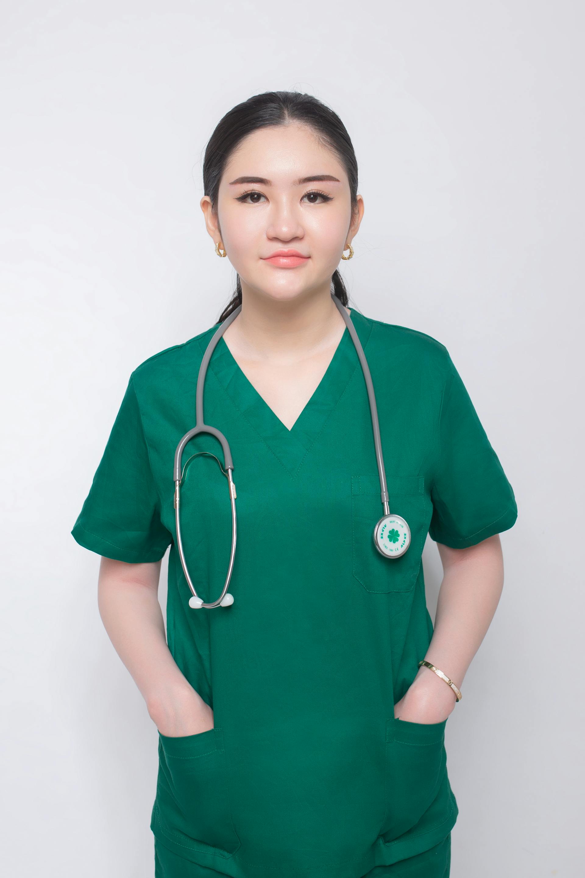 A nurse wearing scrubs | Source: Pexels
