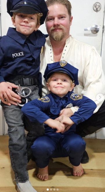 Noah Brown with his children during a Halloween event on November 6, 2025 | Source: Instagram/noah_dc_brown