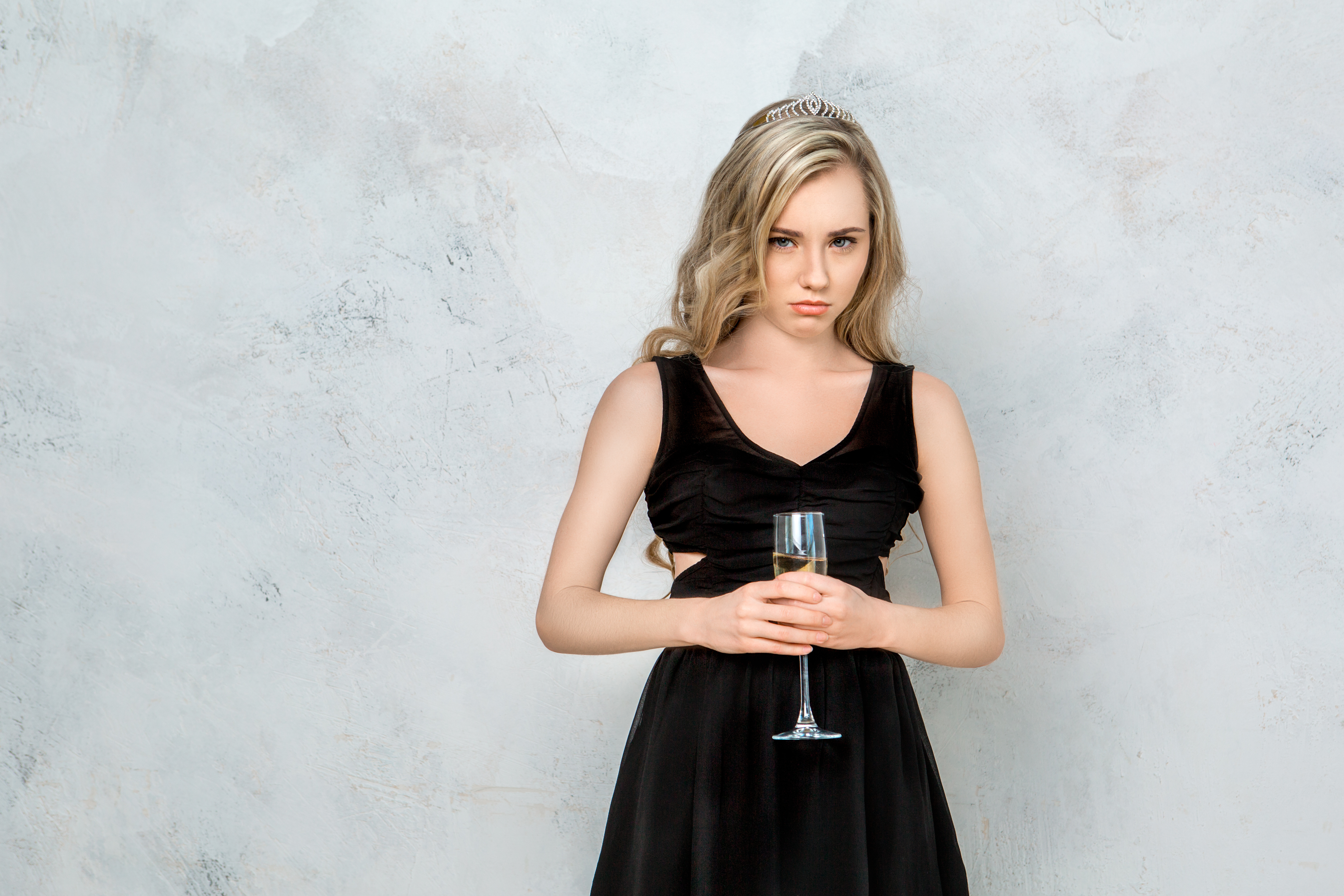 Young girl in black, frowning | Source: Shutterstock