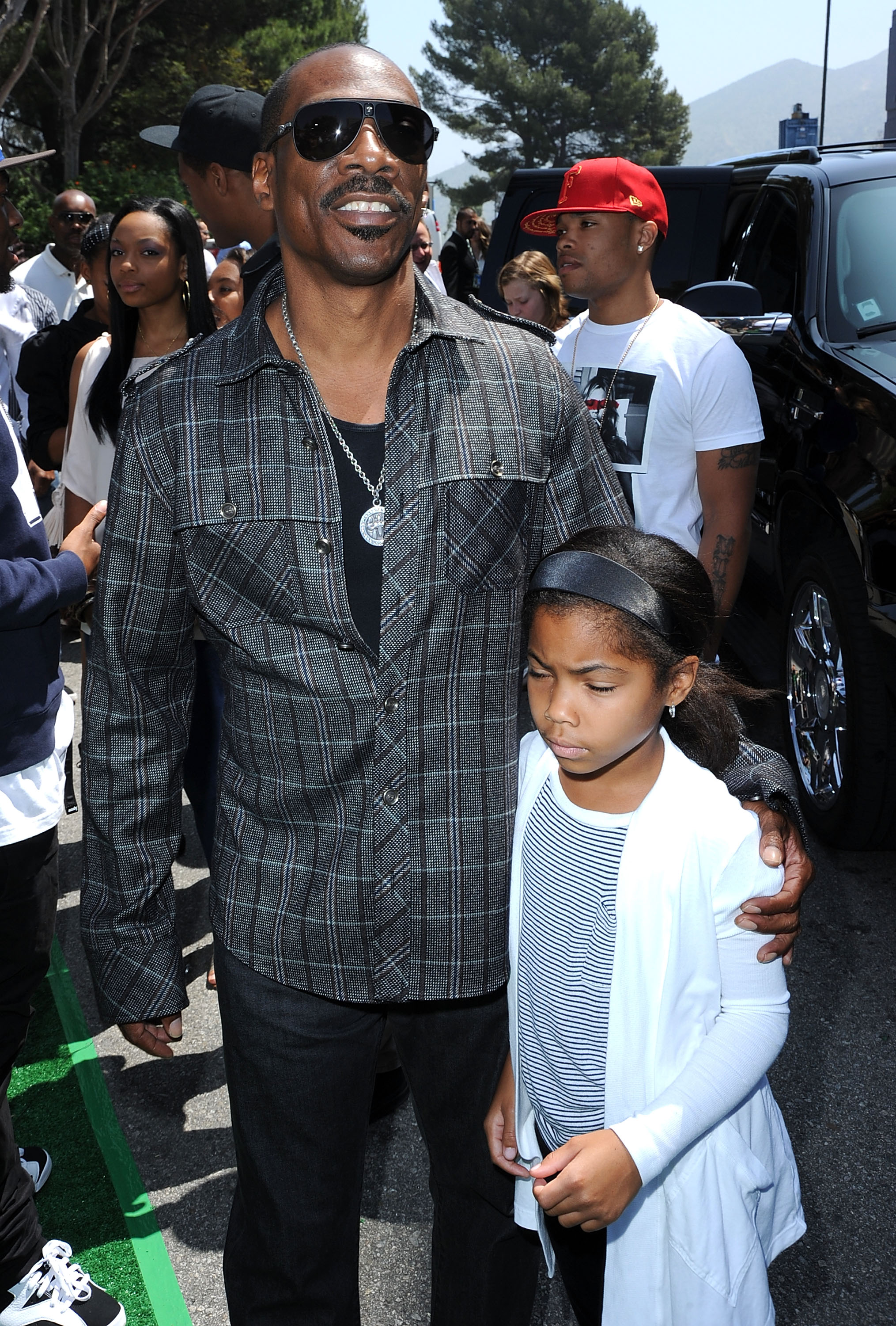 Eddie and Bella Murphy at the premiere of "Shrek Forever After" at Gibson Amphitheatre on May 16, 2010, in Universal City, California. | Source: Getty Images