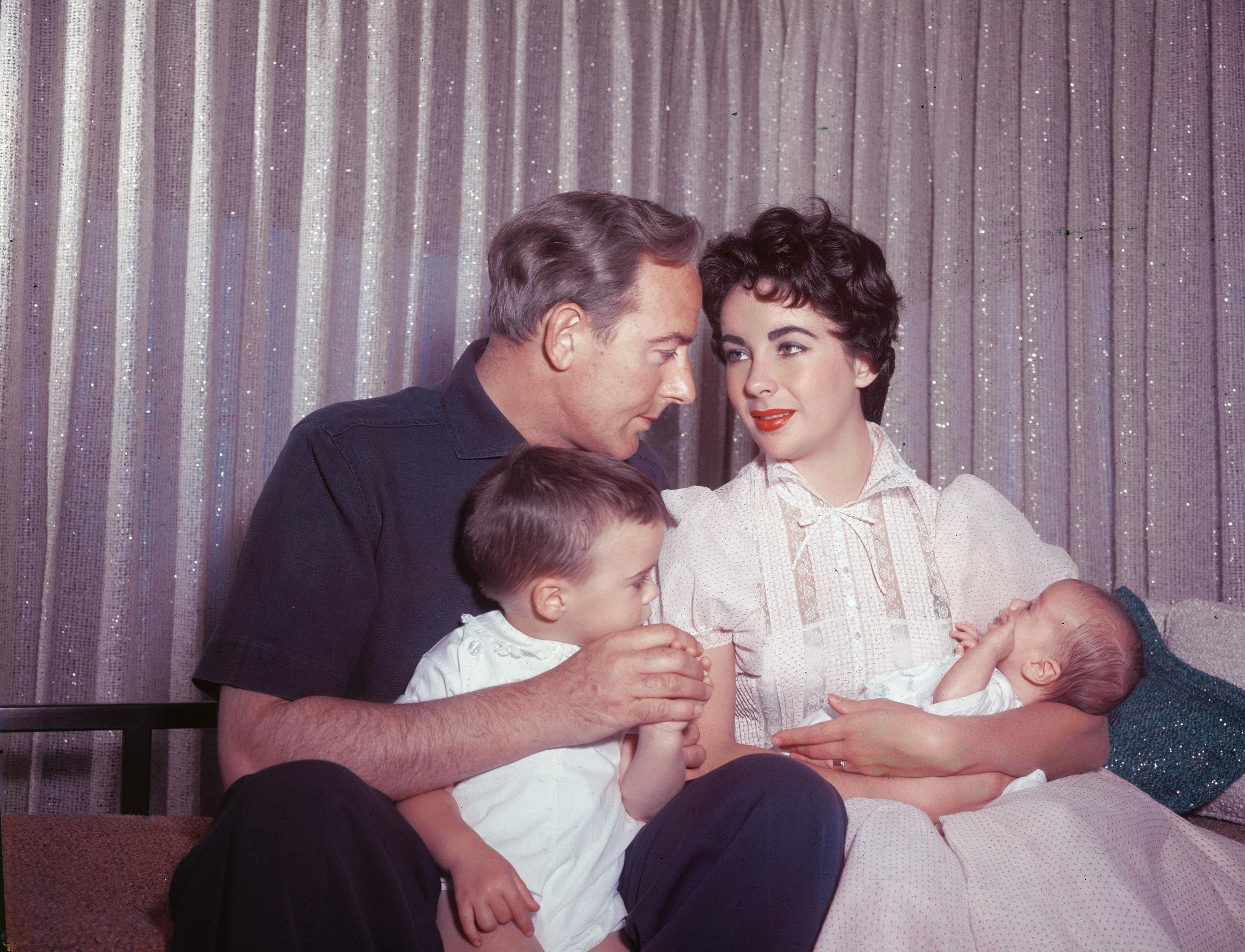 Michael Wilding and Elizabeth Taylor are seen with their two sons, circa 1955 | Source: Getty Images