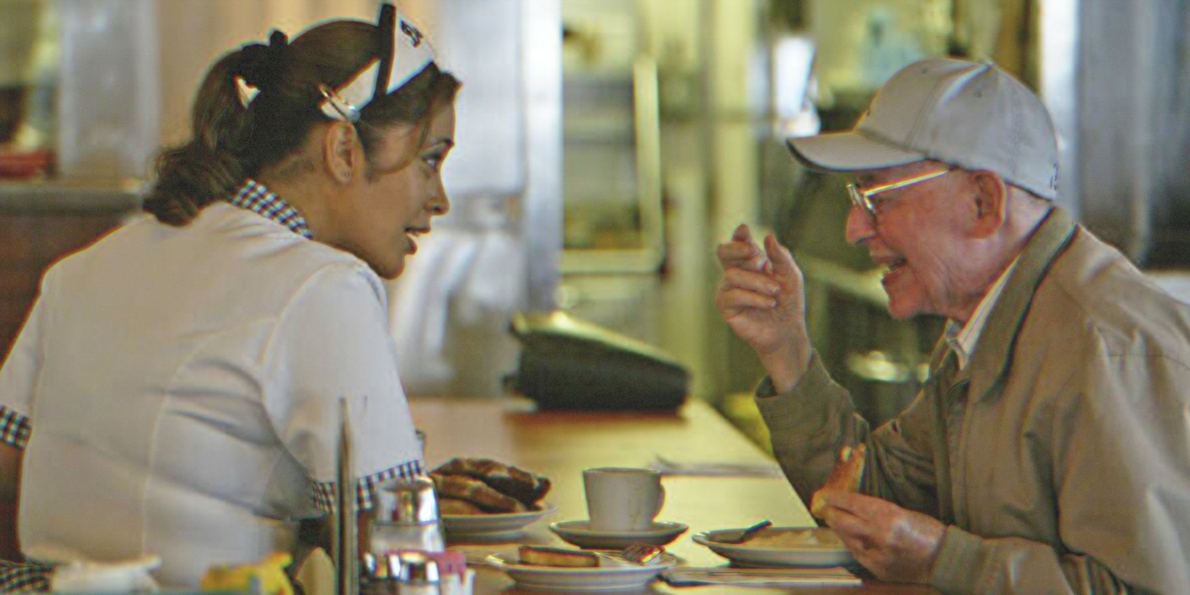 Waitress talking to old man. | Source: Getty Images