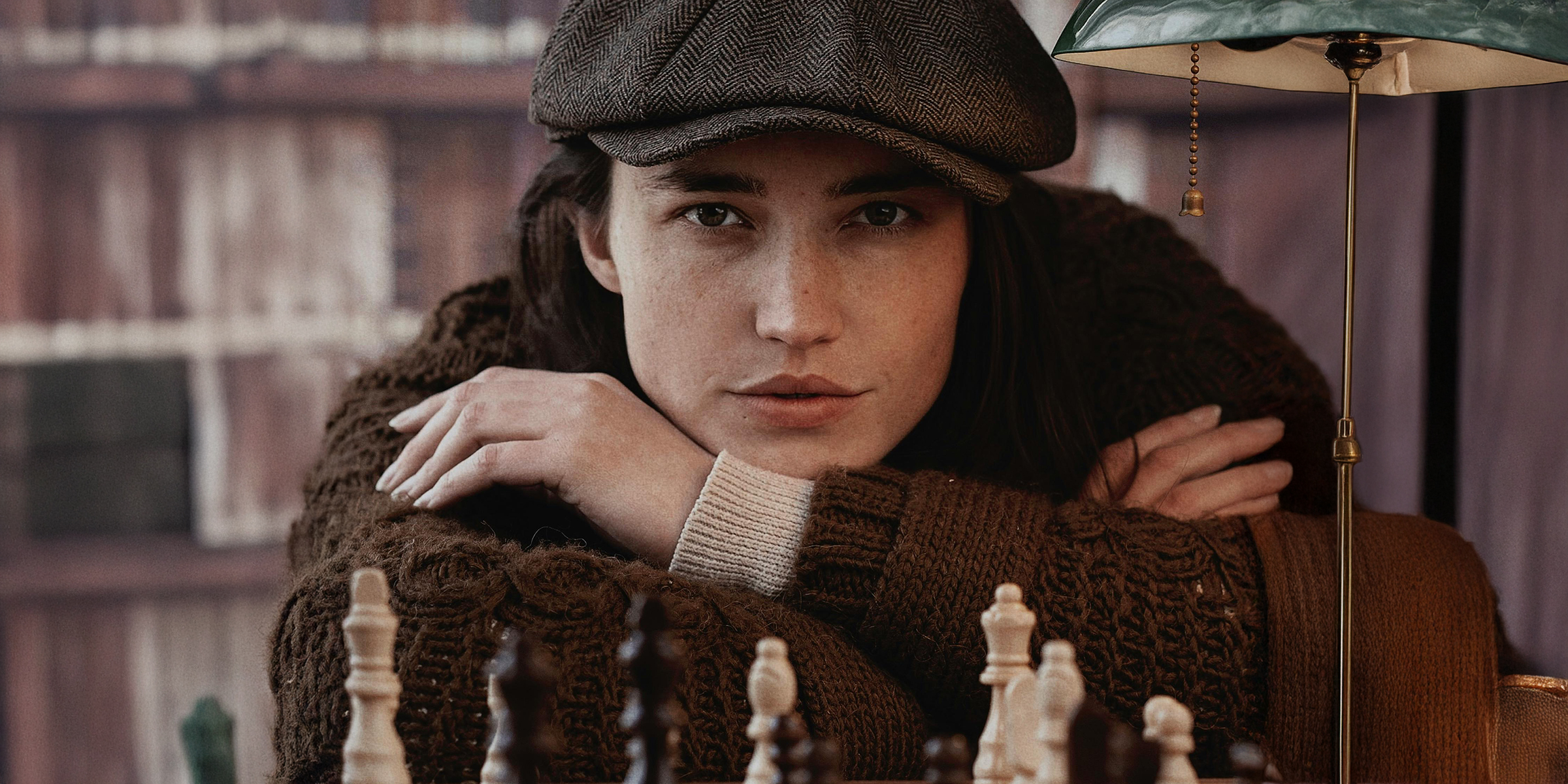 Woman leaning on the chessboard | Source: Pexels