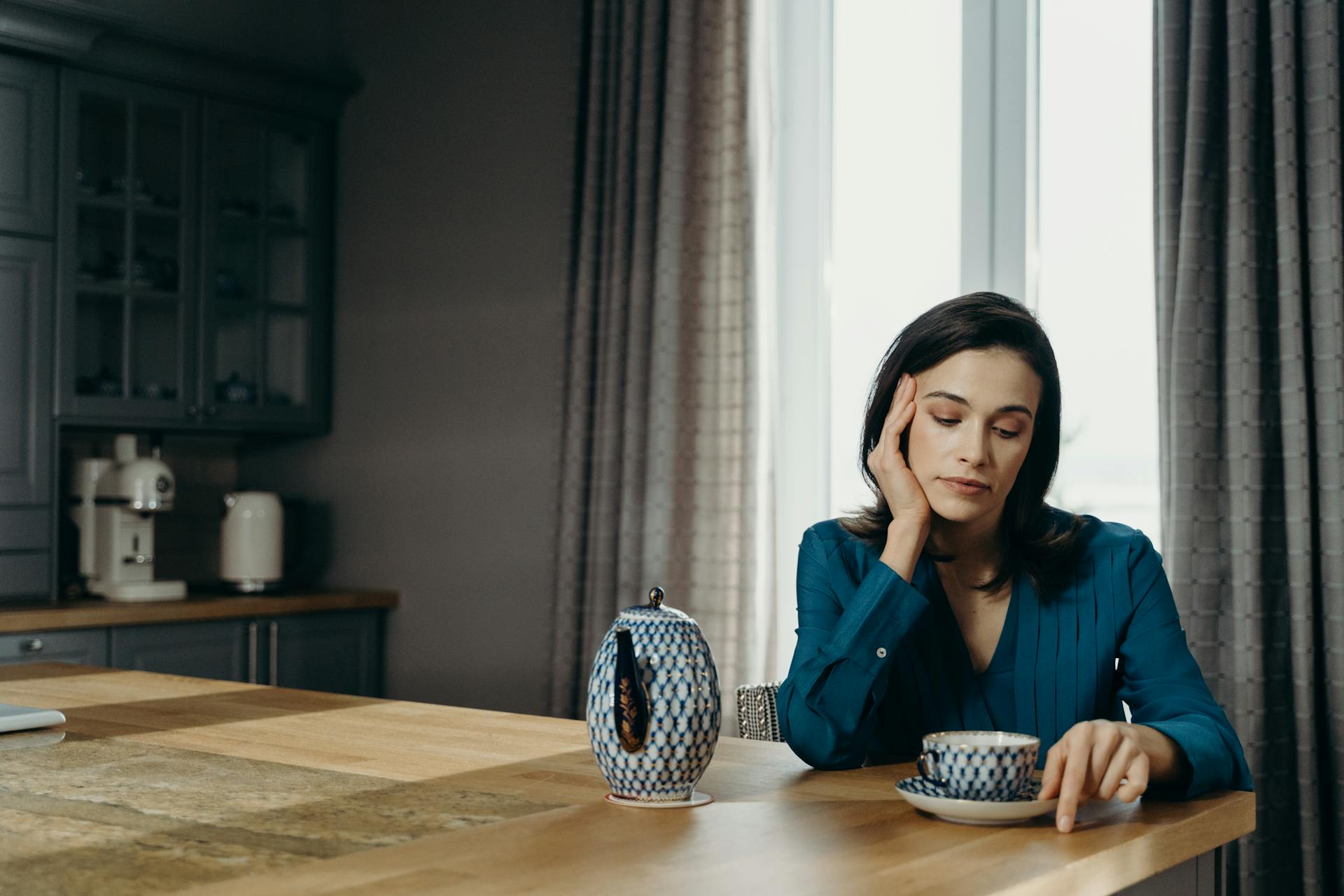 A thoughtful woman | Source: Pexels
