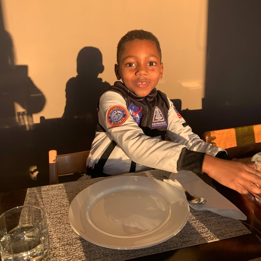 The TV star's son, Pierce, dressed as an astronaut in a post dated July 22, 2023 | Source: Instagram/hillharper
