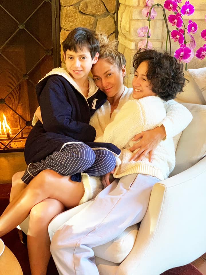 Jennifer Lopez with Max and Emme, dated December 5, 2022 | Source: Facebook/jenniferlopez