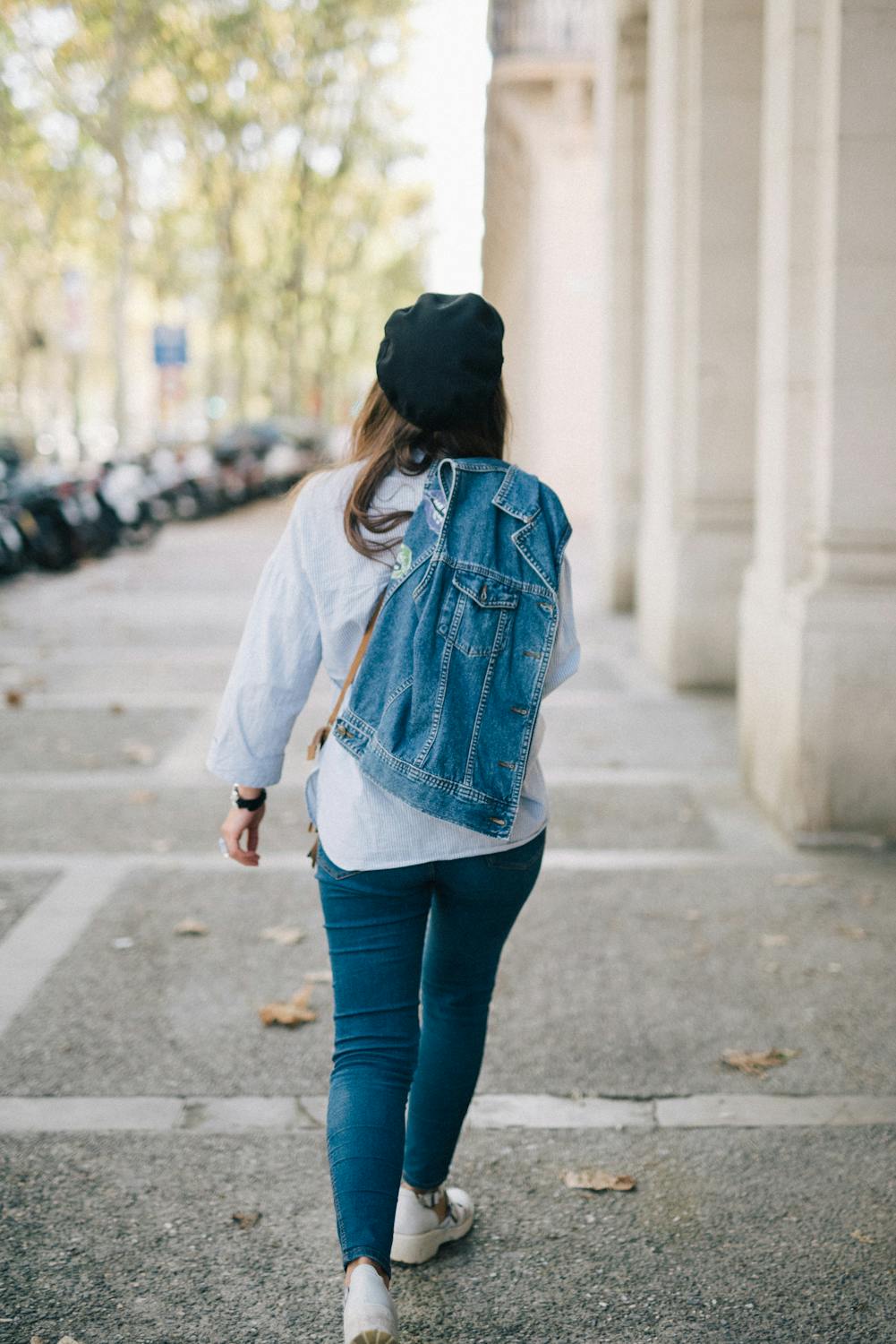 A woman leaving | Source: Pexels