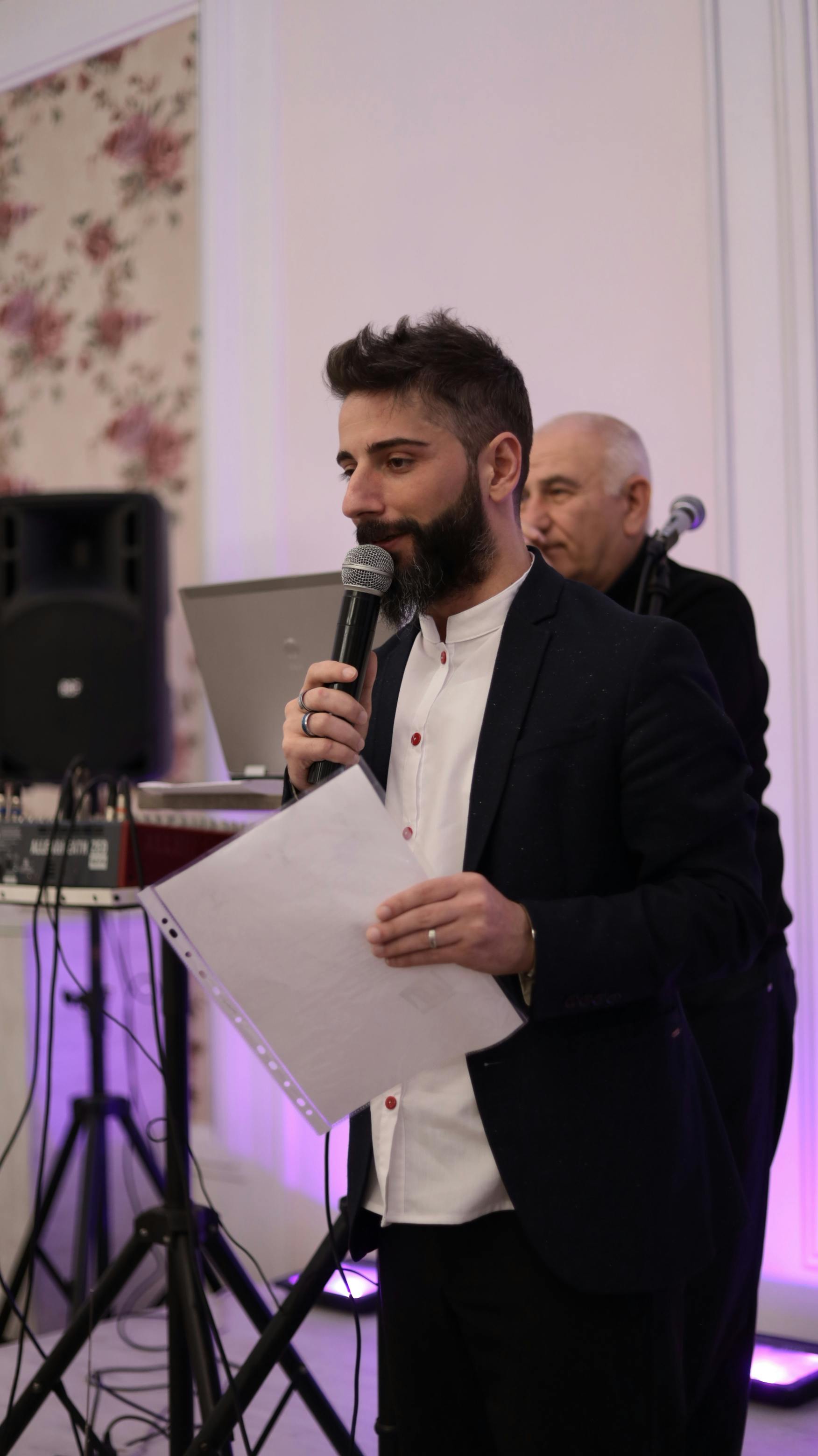 A man addressing an audience | Source: Pexels