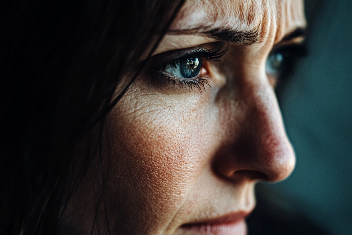 A woman staring at someone | Source: No source