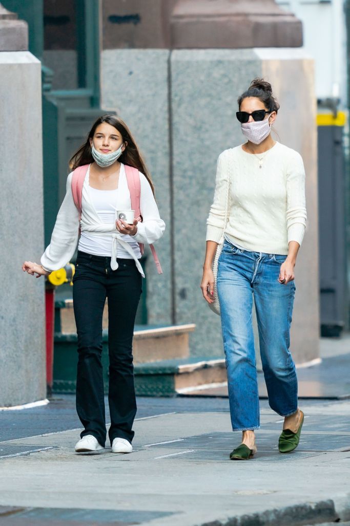 Katie Holmes and her daughter Suri stroll through the city streets, effortlessly blending comfort with style. Suri, with her pink backpack and bright smile, walks beside her mom, who exudes relaxed sophistication in jeans and loafers.