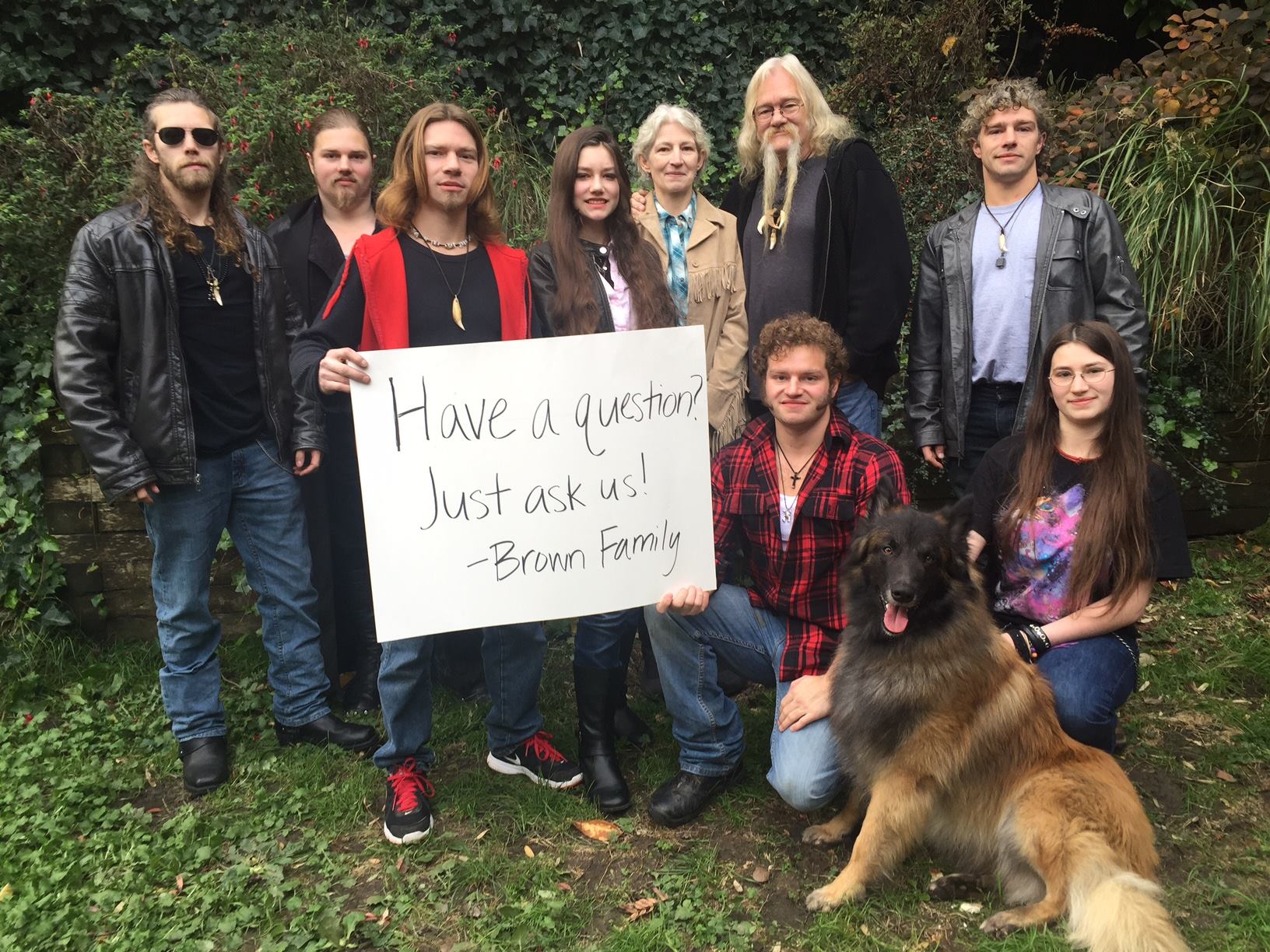 The Brown Family on photo uploaded November 11, 2015 | Source: Facebook/Alaskan Bush People