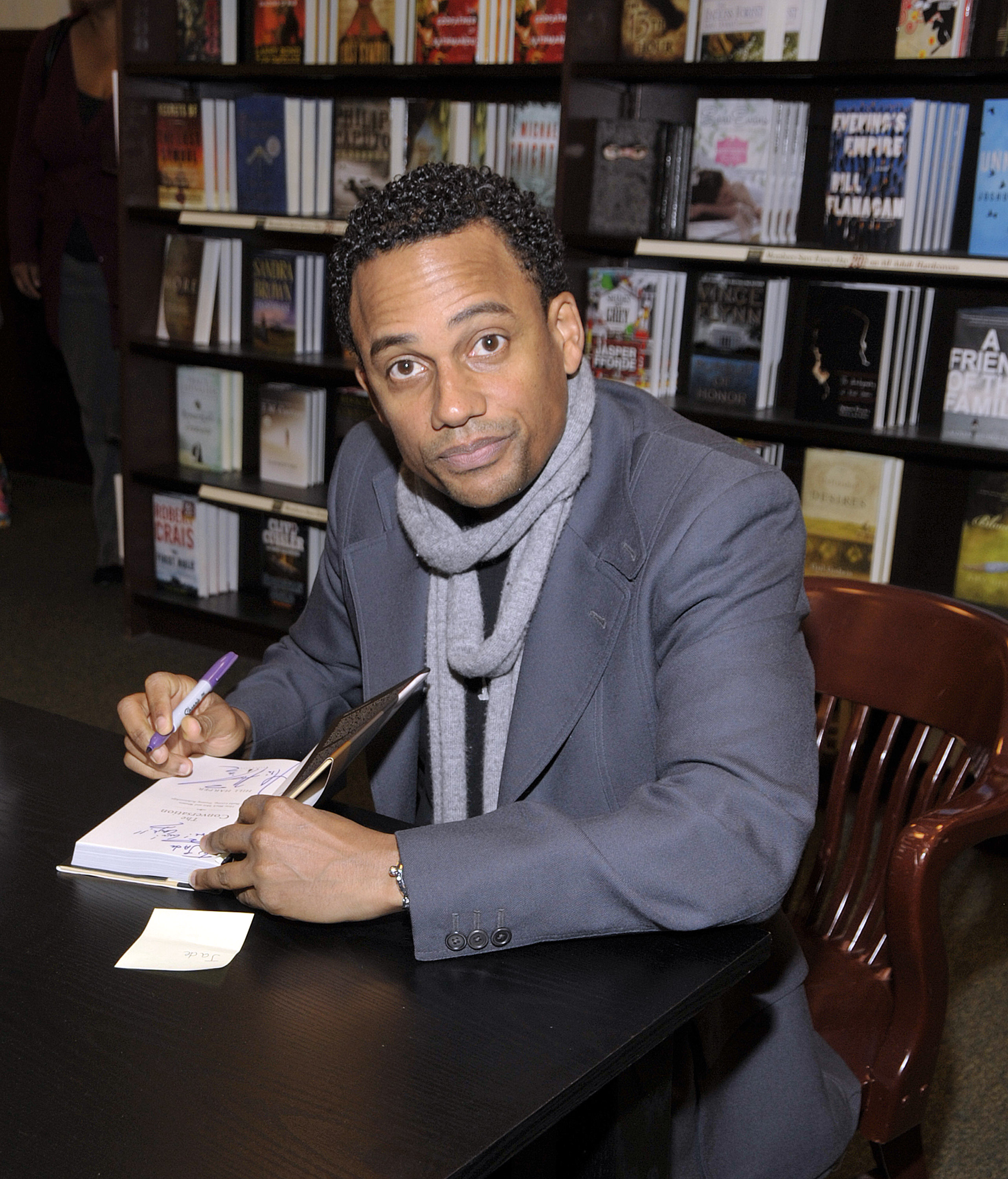 The actor signs copies of his new book “The Conversation” at Barnes & Noble on January 21, 2010 | Source: Getty Images