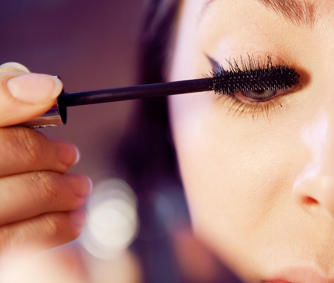 A woman applying mascara | Source: Pexels