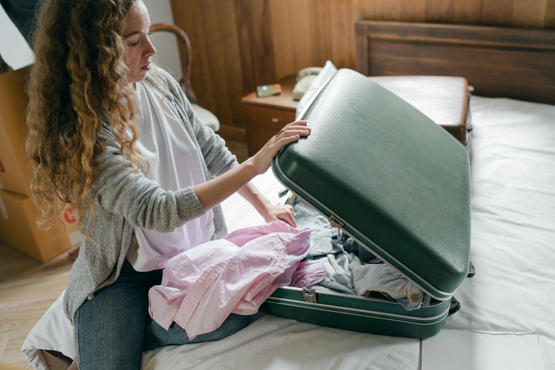 A woman putting clothes in a suitcase | Source: Pexels