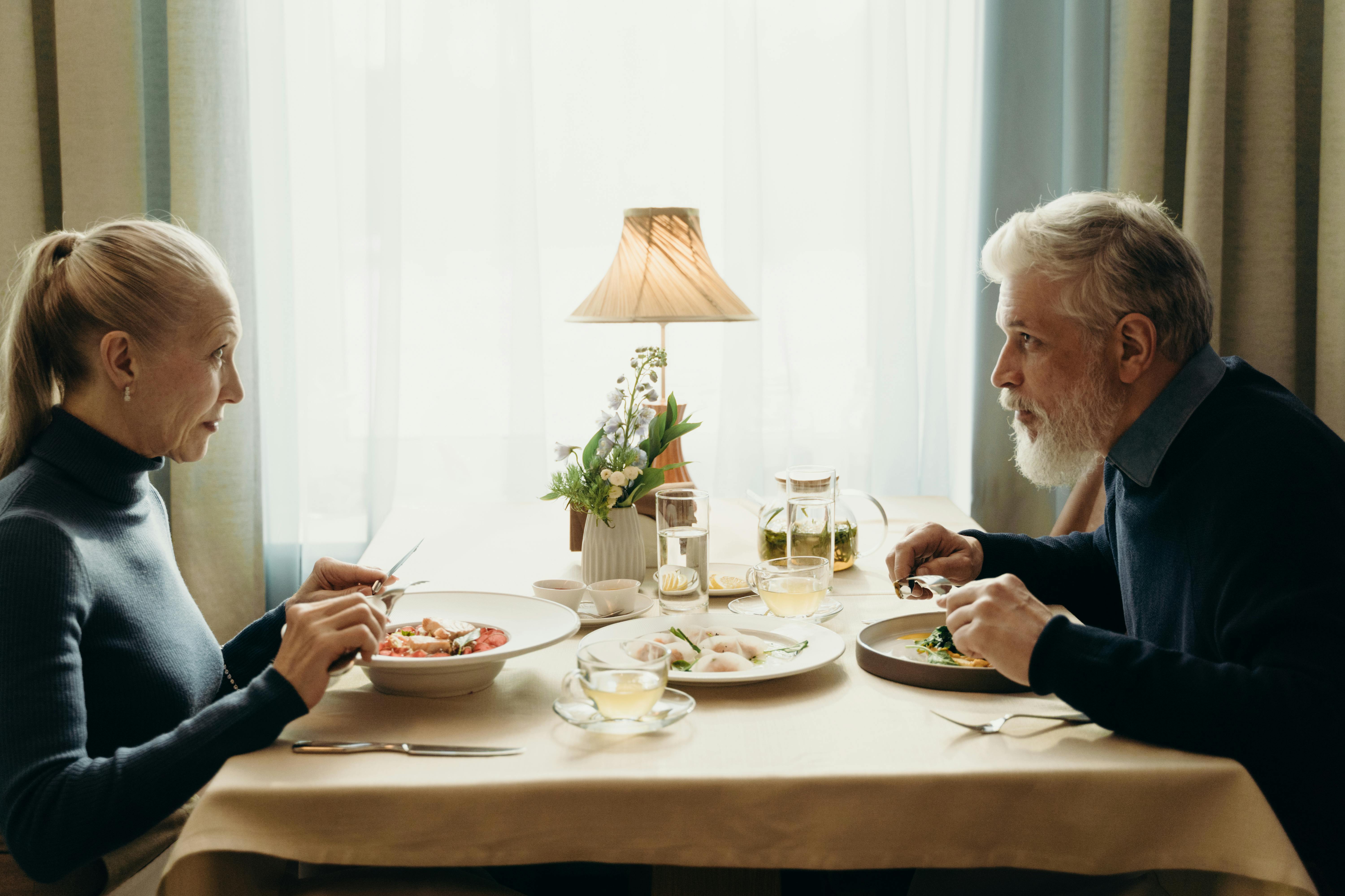 Couple enjoying a meal | Source: Pexels