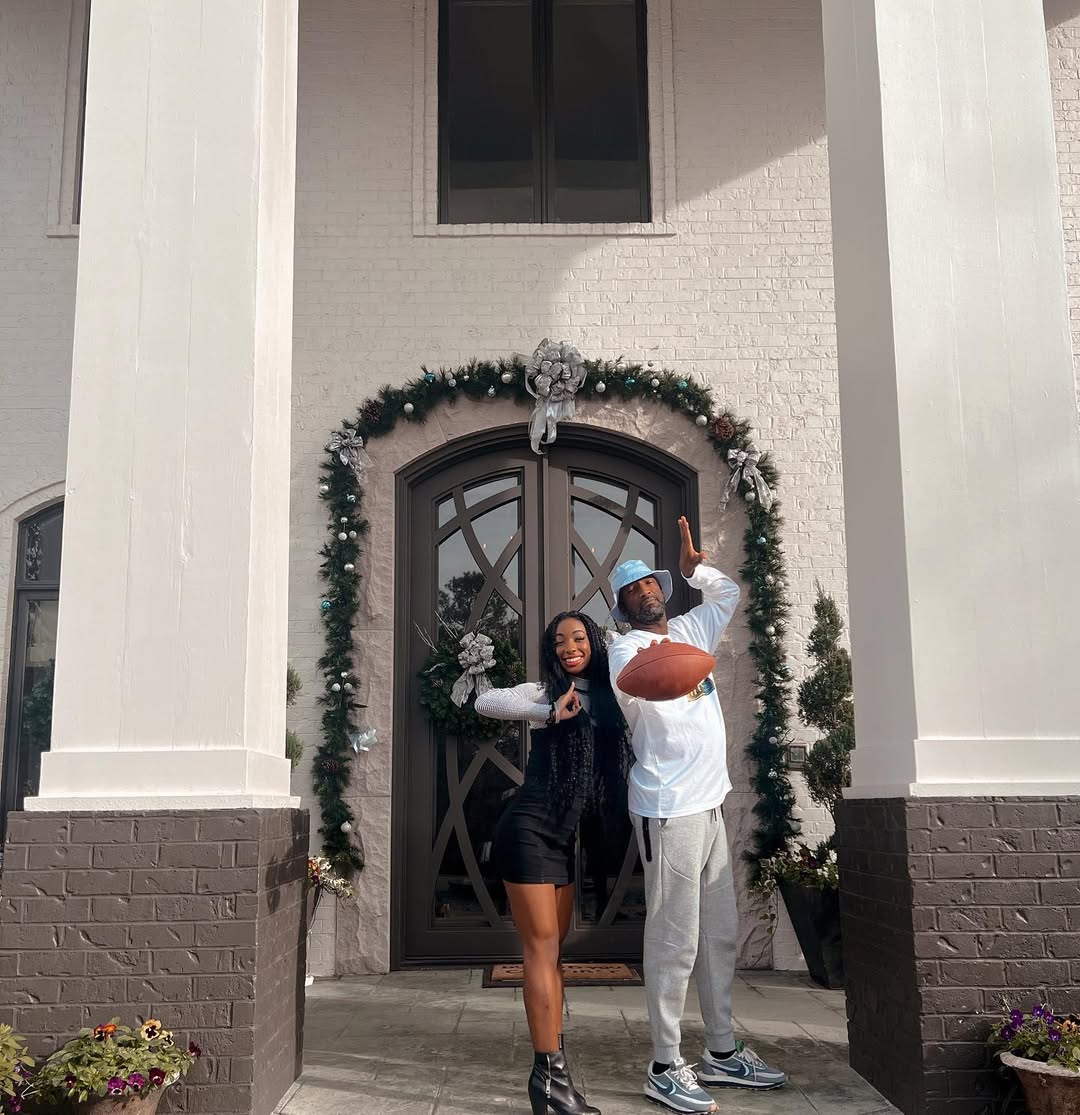 Rickey Smiley and his daughter Aaryn Smiley, from a post dated November 22, 2022. | Source: Instagram/ryn.smiley