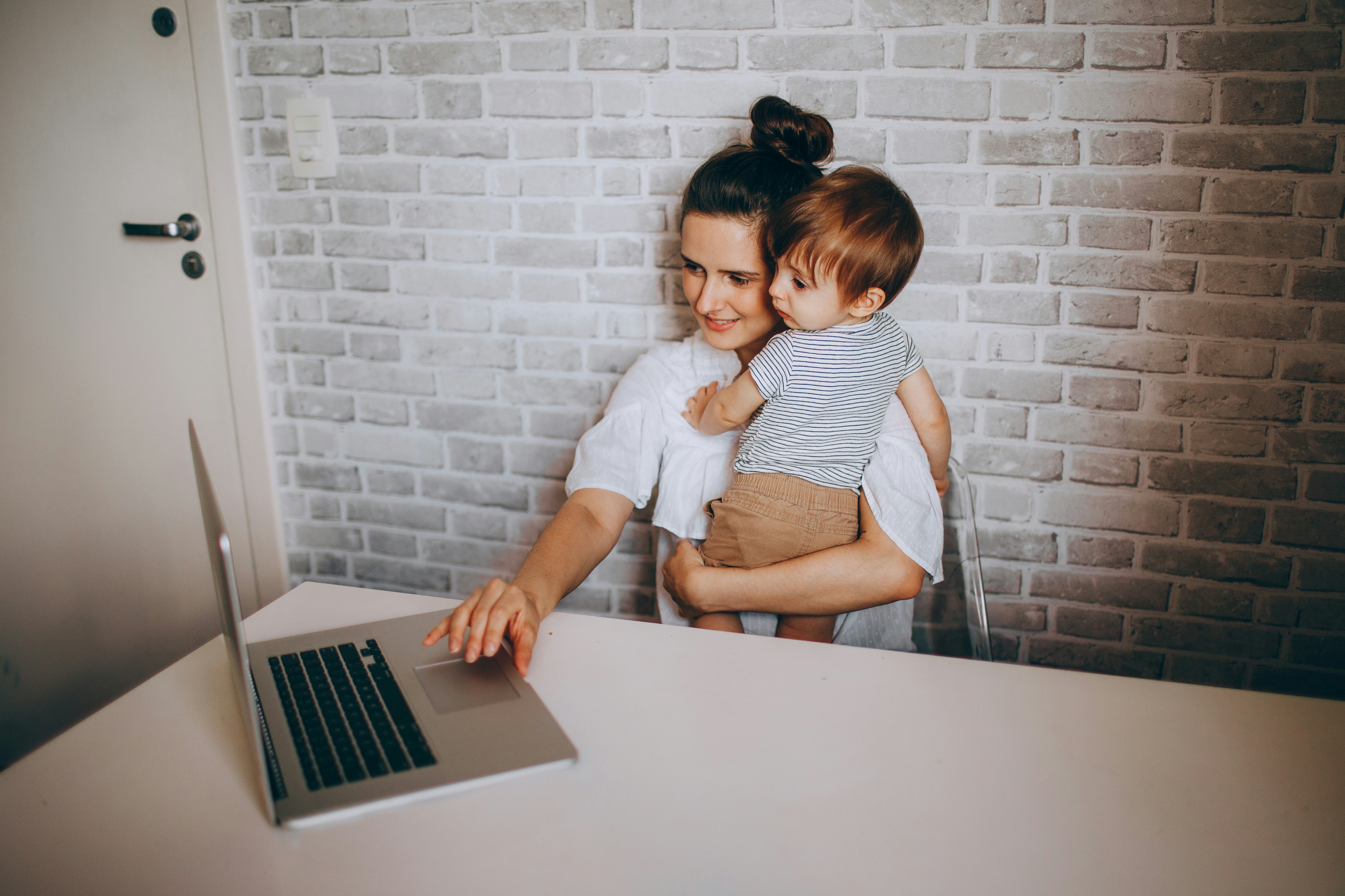 How to Balance Career Growth and Active Parenting Roles