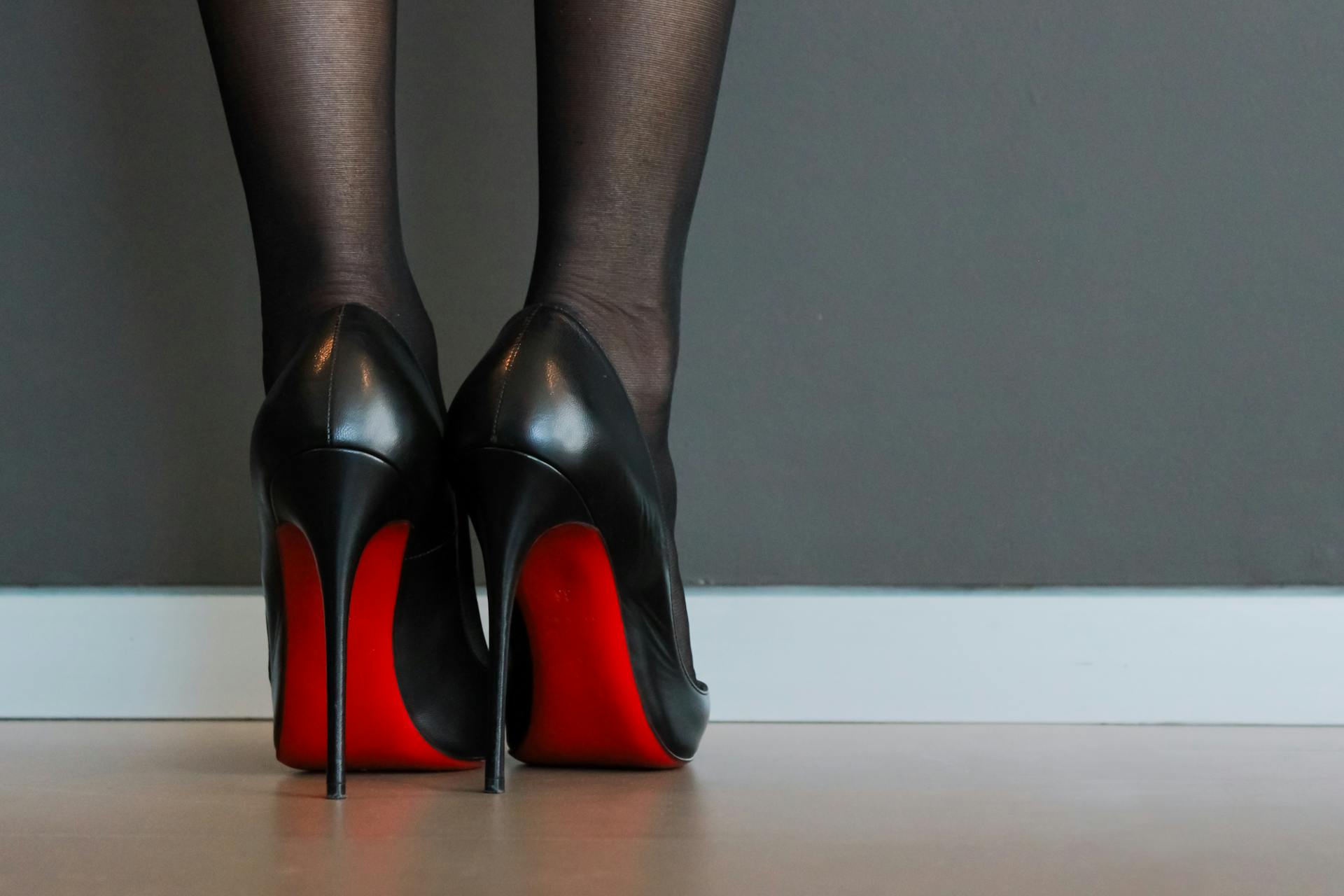 A close-up shot of a woman wearing high heels | Source: Pexels