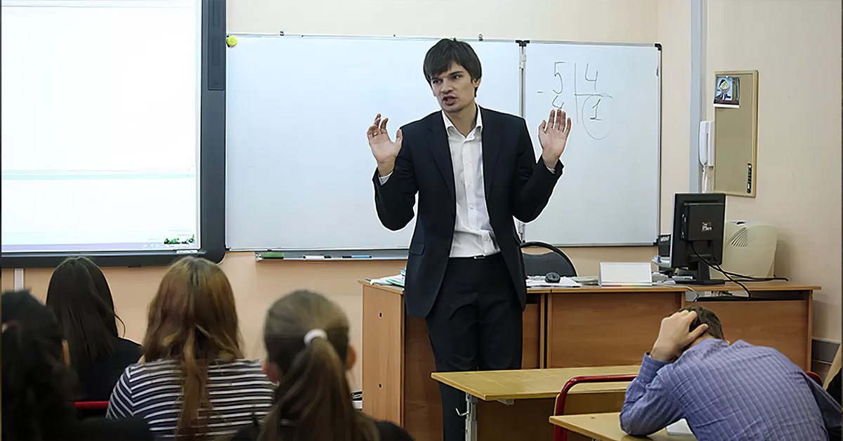 Teacher has a speech in front of children | Source: Shutterstock
