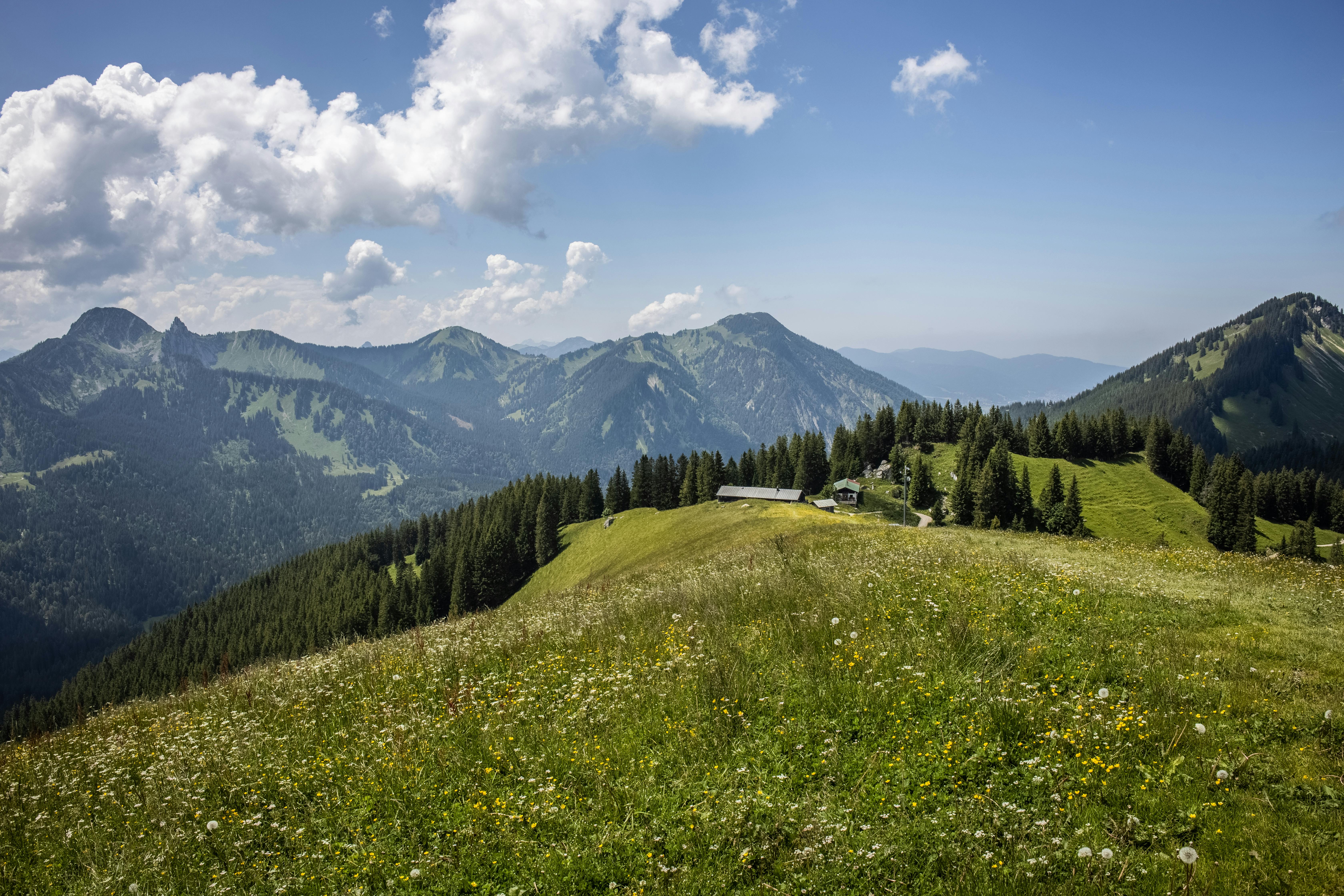 Picturesque view of the mountains | Source: Pexels
