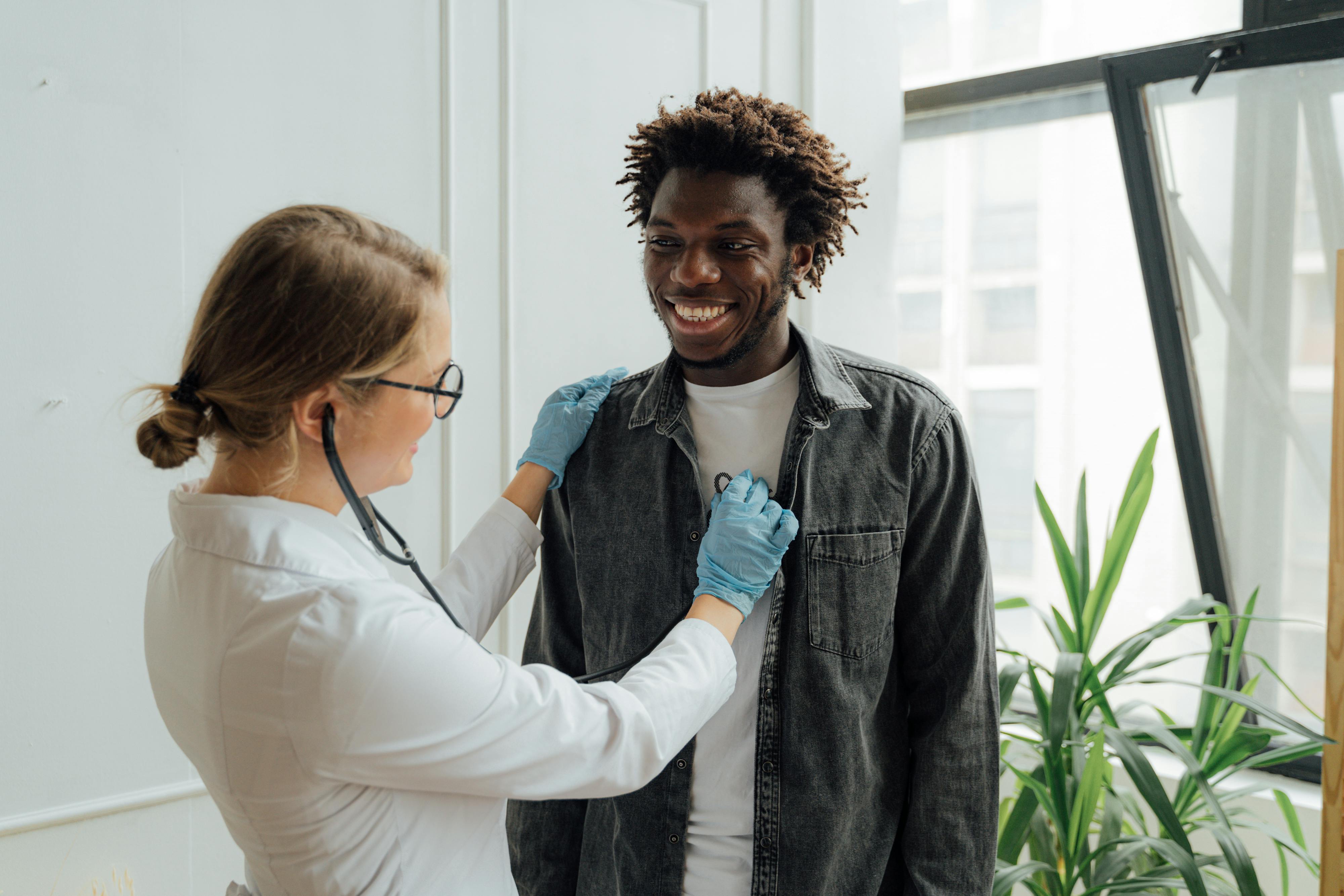 Man visiting a doctor | Source: Pexels