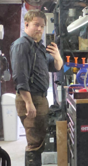 Noah Brown poses for a mirror selfie on April 2, 2026 | Source: Instagram/noah_dc_brown