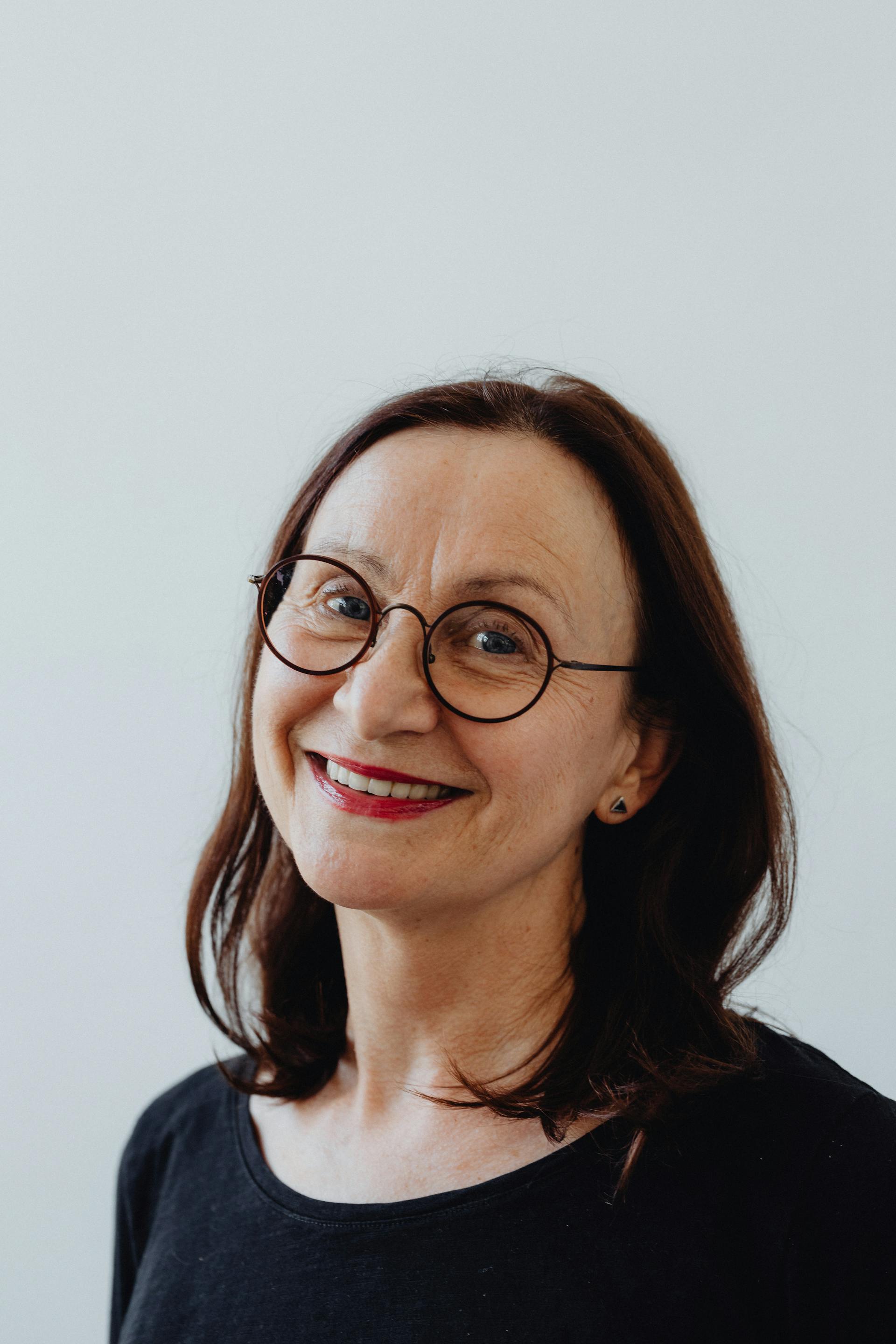 A smiling woman | Source: Pexels