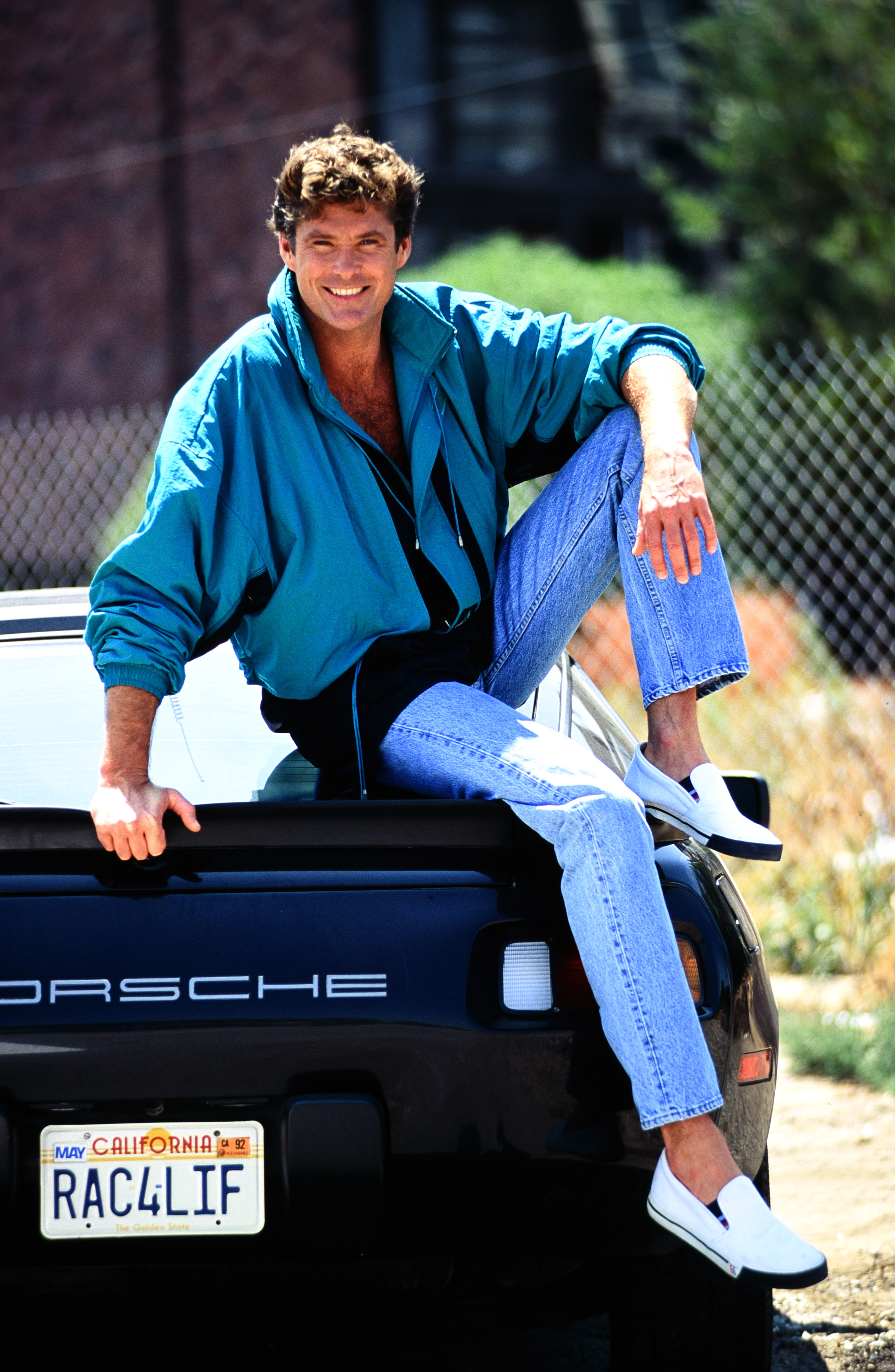 David Hasselhoff photographed with his Porsche sports car on May 12, 1992 in Los Angeles, California | Source: Getty Images