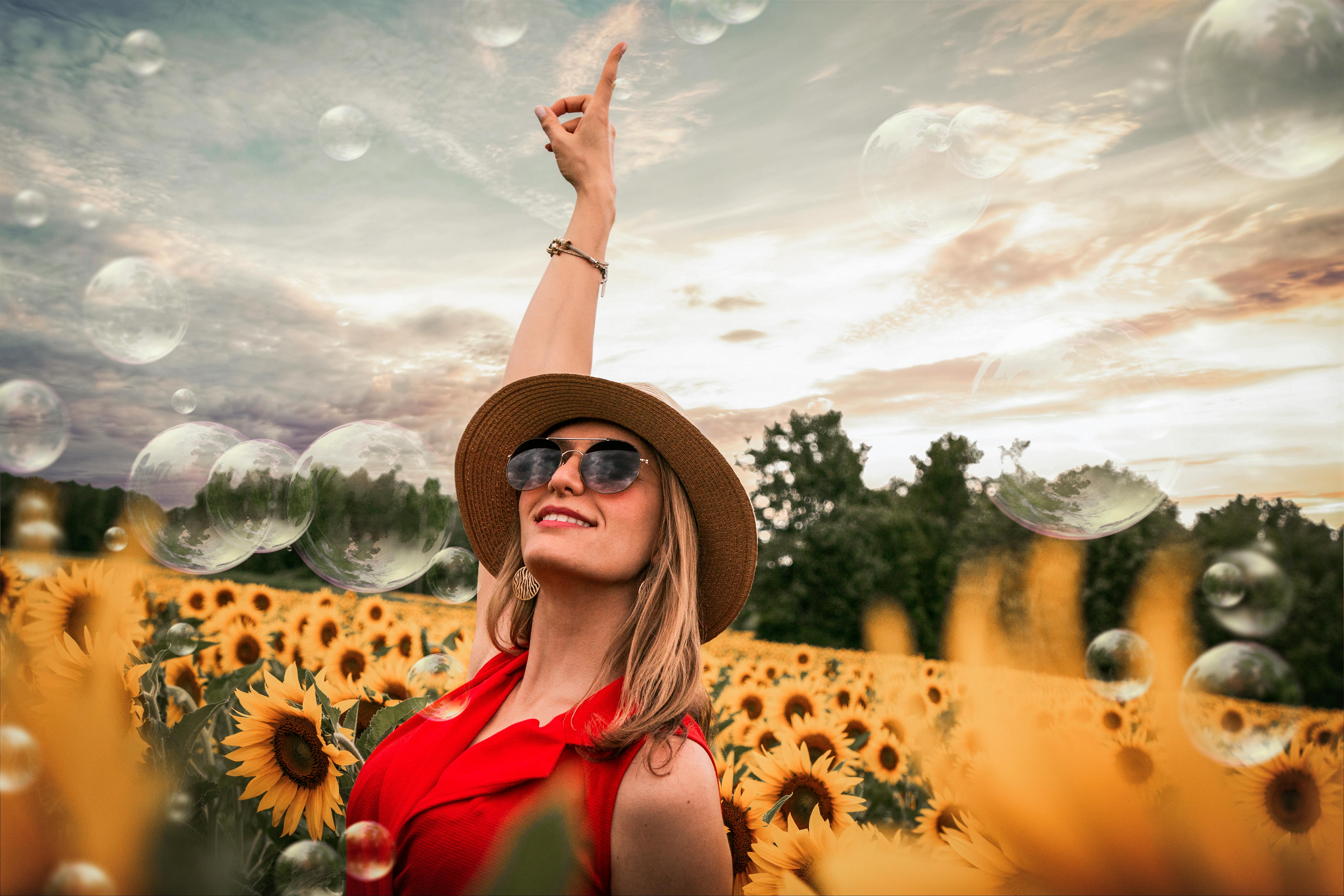 Woman in a sunflower field | Source: Pexels