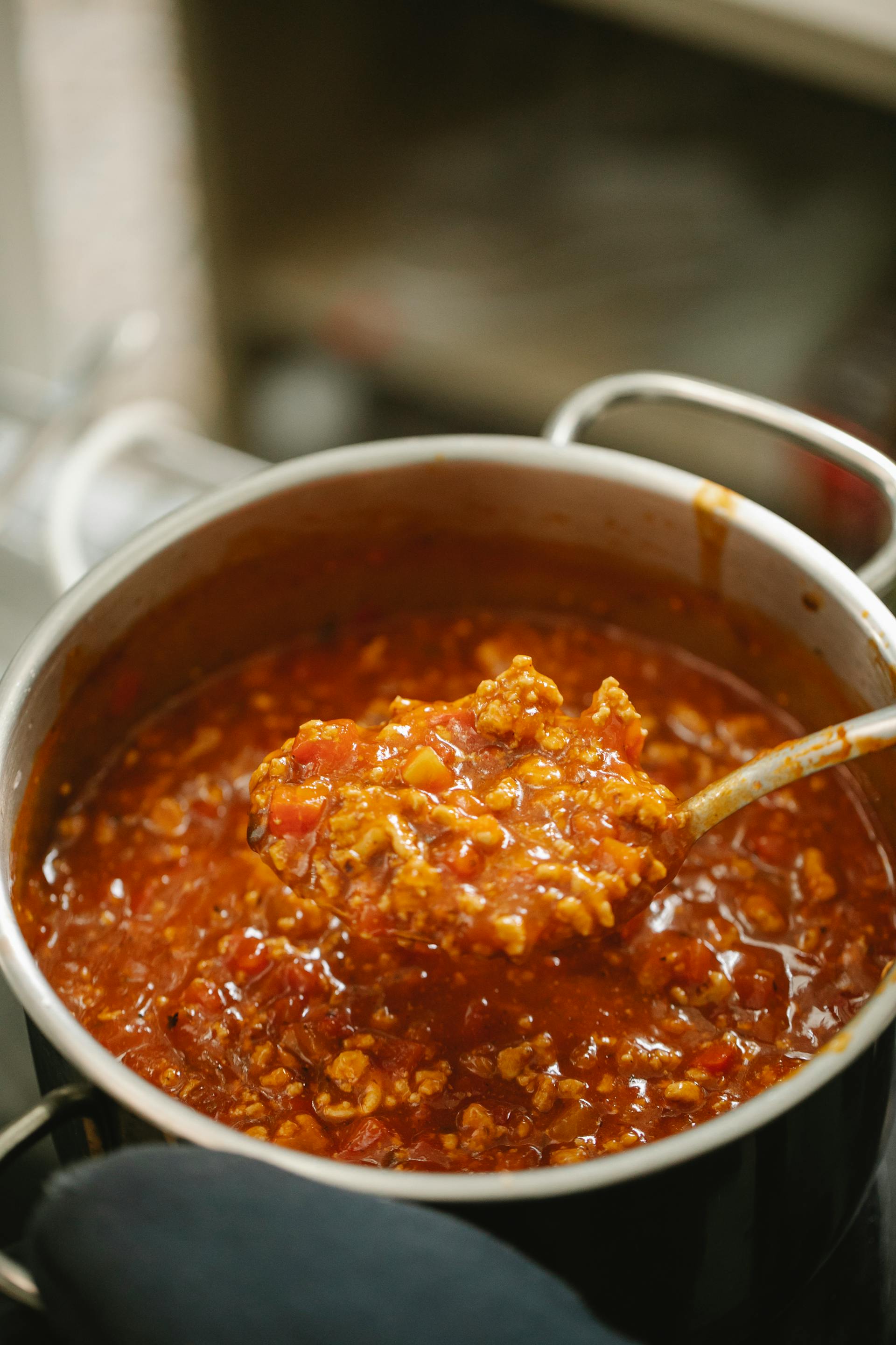 Pasta sauce cooking on a stovetop | Source: Pexels