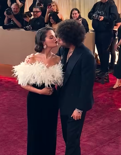 Selena Gomez and Benny Blanco sharing a kiss as they pose for photos at the Golden Globes, posted on January 11, 2026. | Source: Facebook/Entertainment Tonight