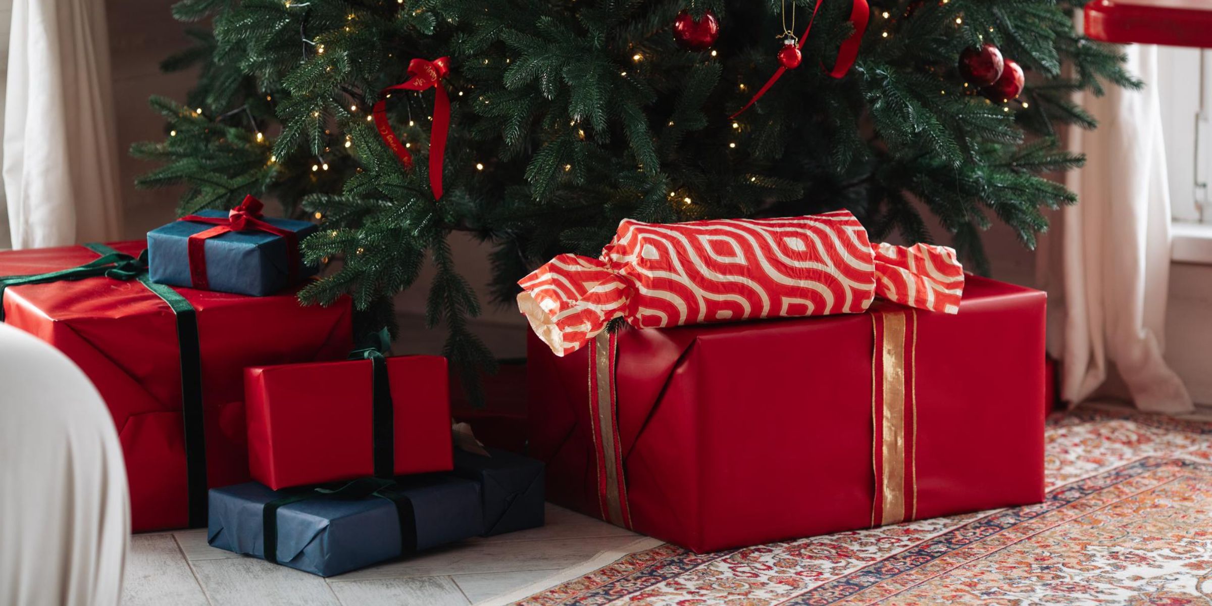 Gifts under a Christmas tree | Source: Freepik