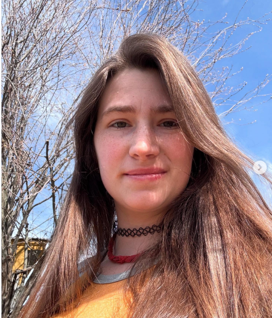 Snowbird Brown poses for an outdoor selfie on May 18, 2025 | Source: Instagram/snowbird907brown