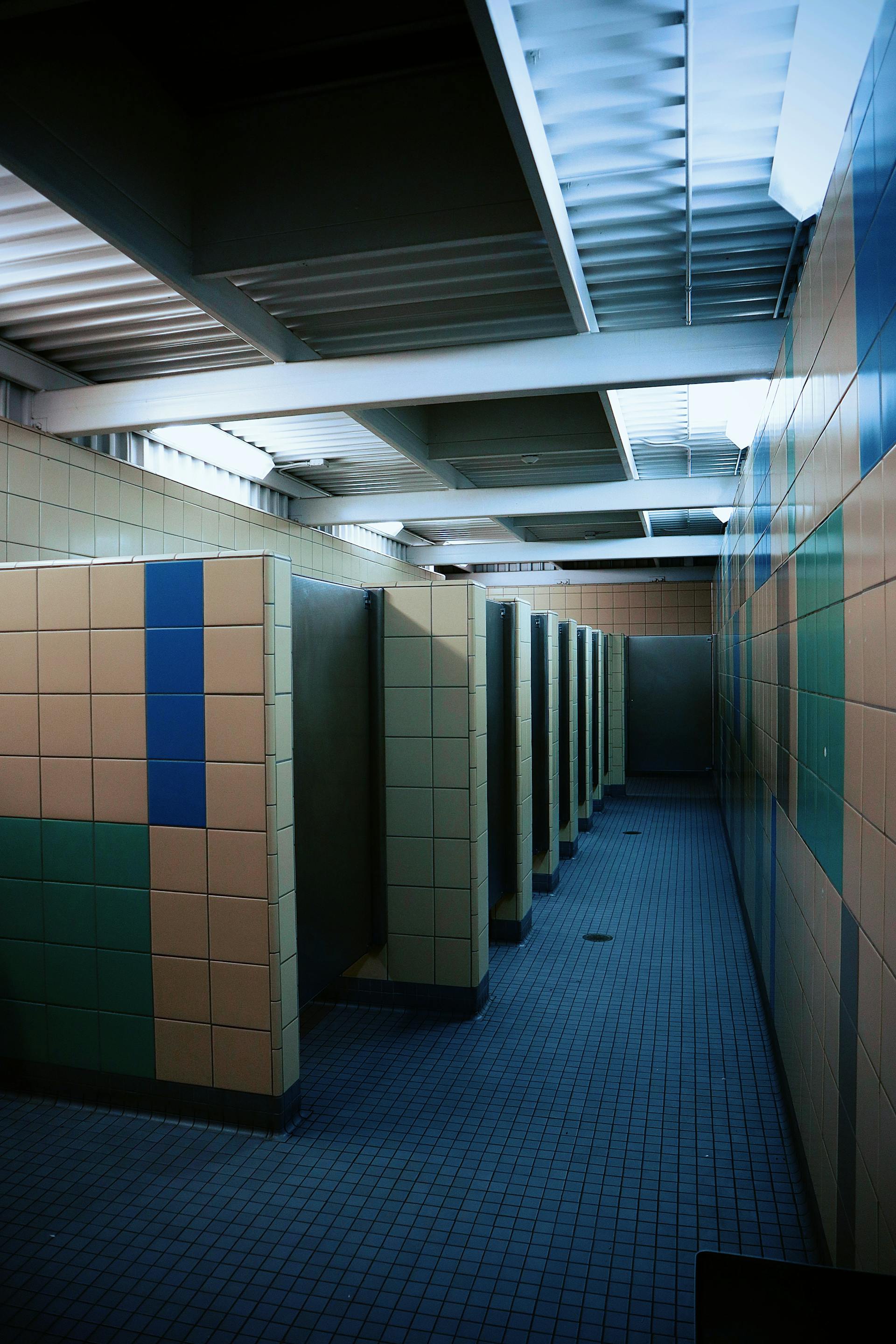 Stalls in a public restroom | Source: Pexels
