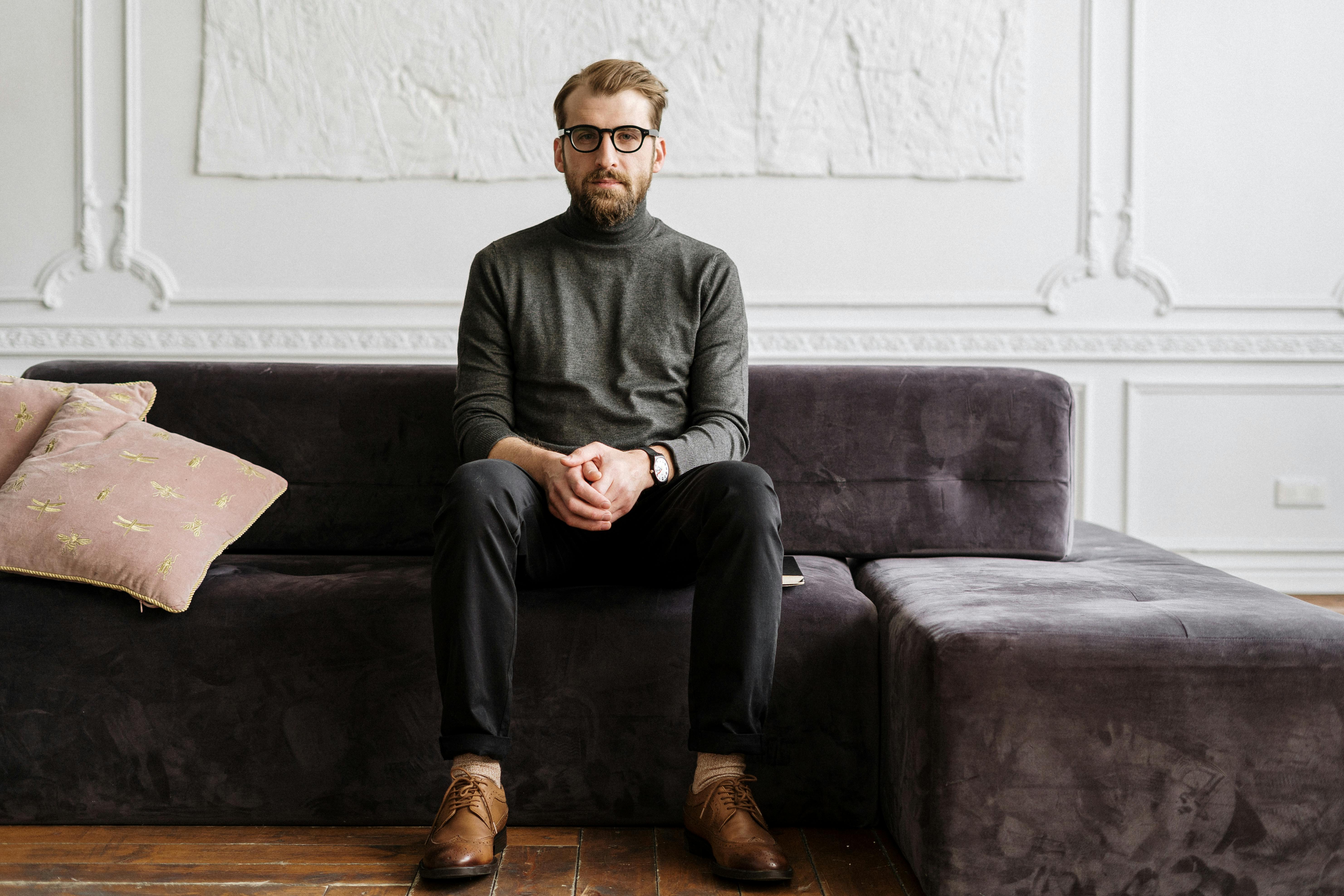 A serious man sitting | Source: Pexels