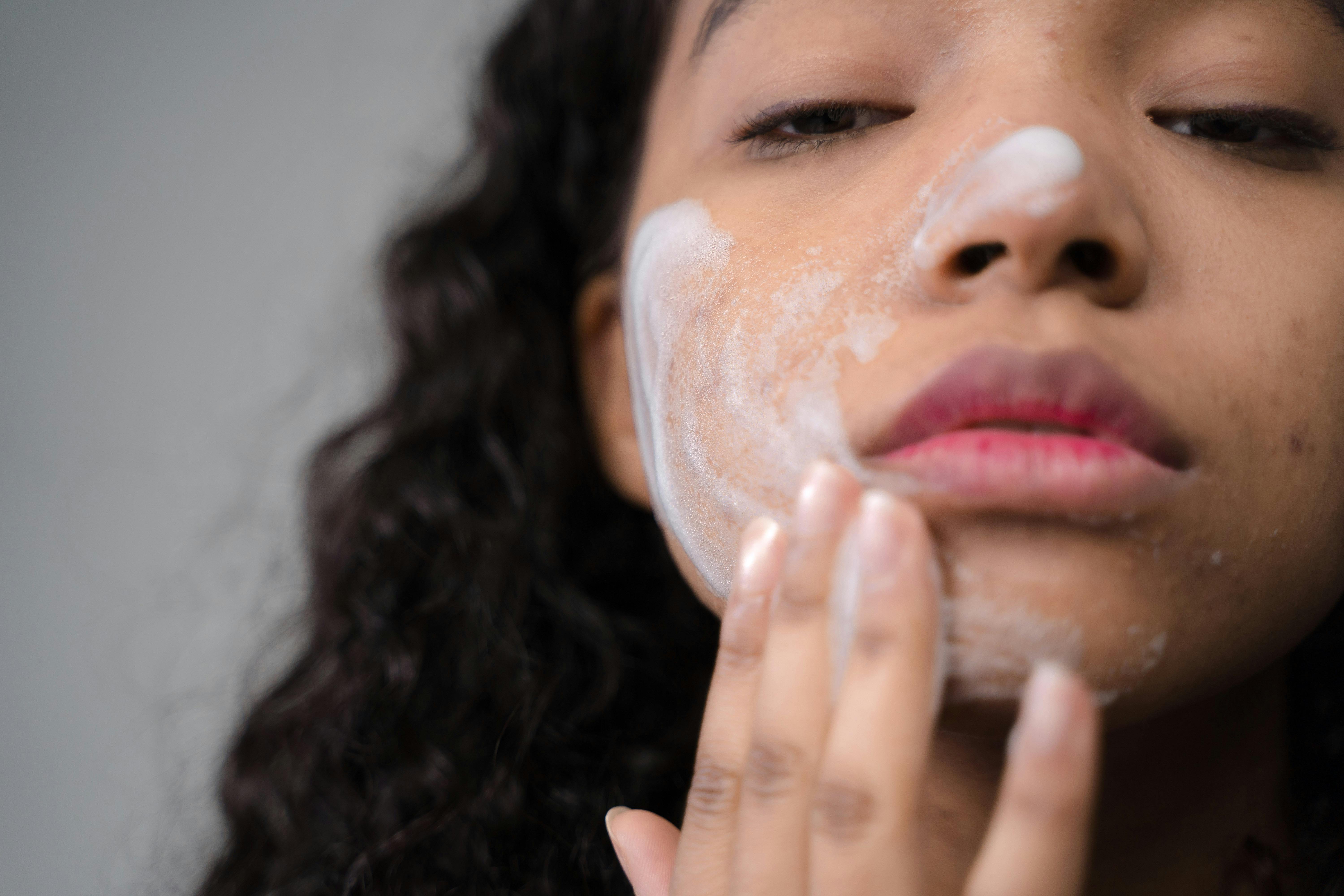 Woman doing skincare | Source: Pexels