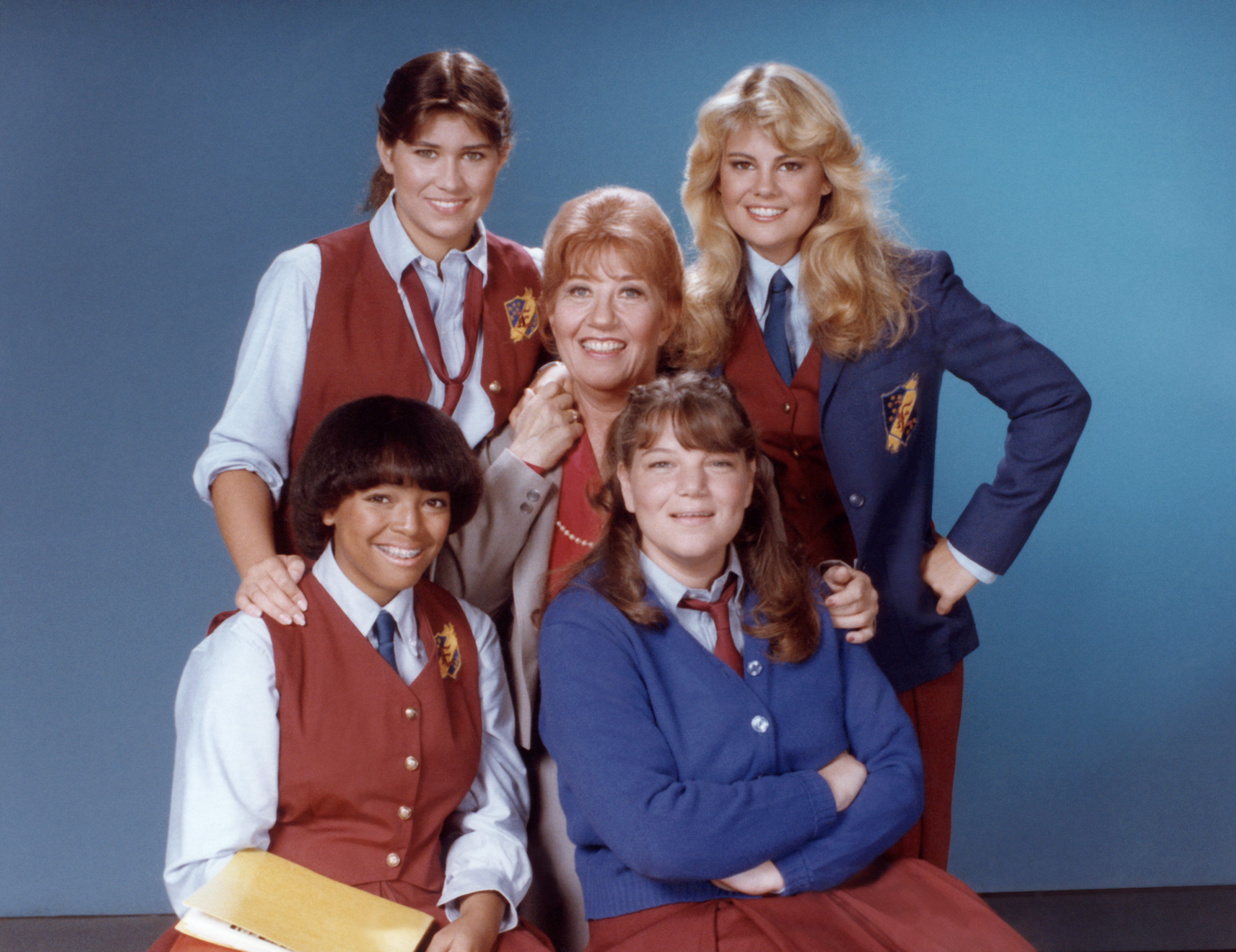 Undated picture of Nancy McKeon as Joanna 'Jo' Marie Polniaczek Bonner, Lisa Whelchel as Blair Warner, Mindy Cohn as Natalie Letisha Sage Green, Kim Fields as Dorothy 'Tootie' Ramsey, and Charlotte Rae as Mrs. Edna Ann Garrett | Source: Getty Images