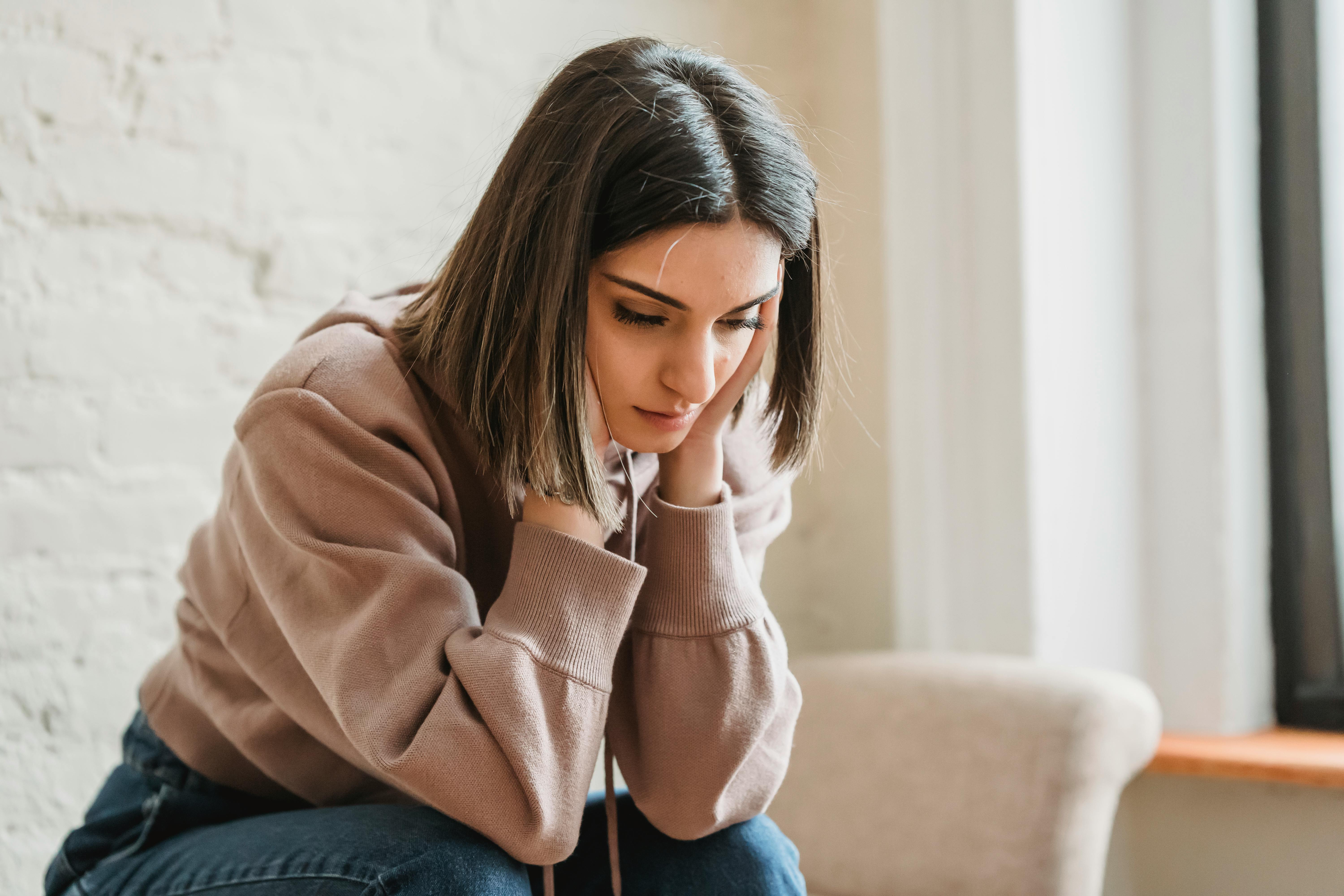 A worried woman | Source: Pexels