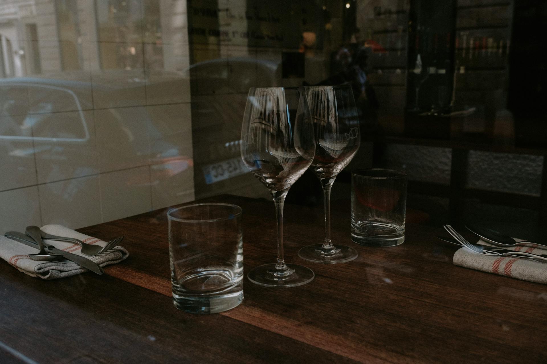 Tableware in a restaurant | Source: No source