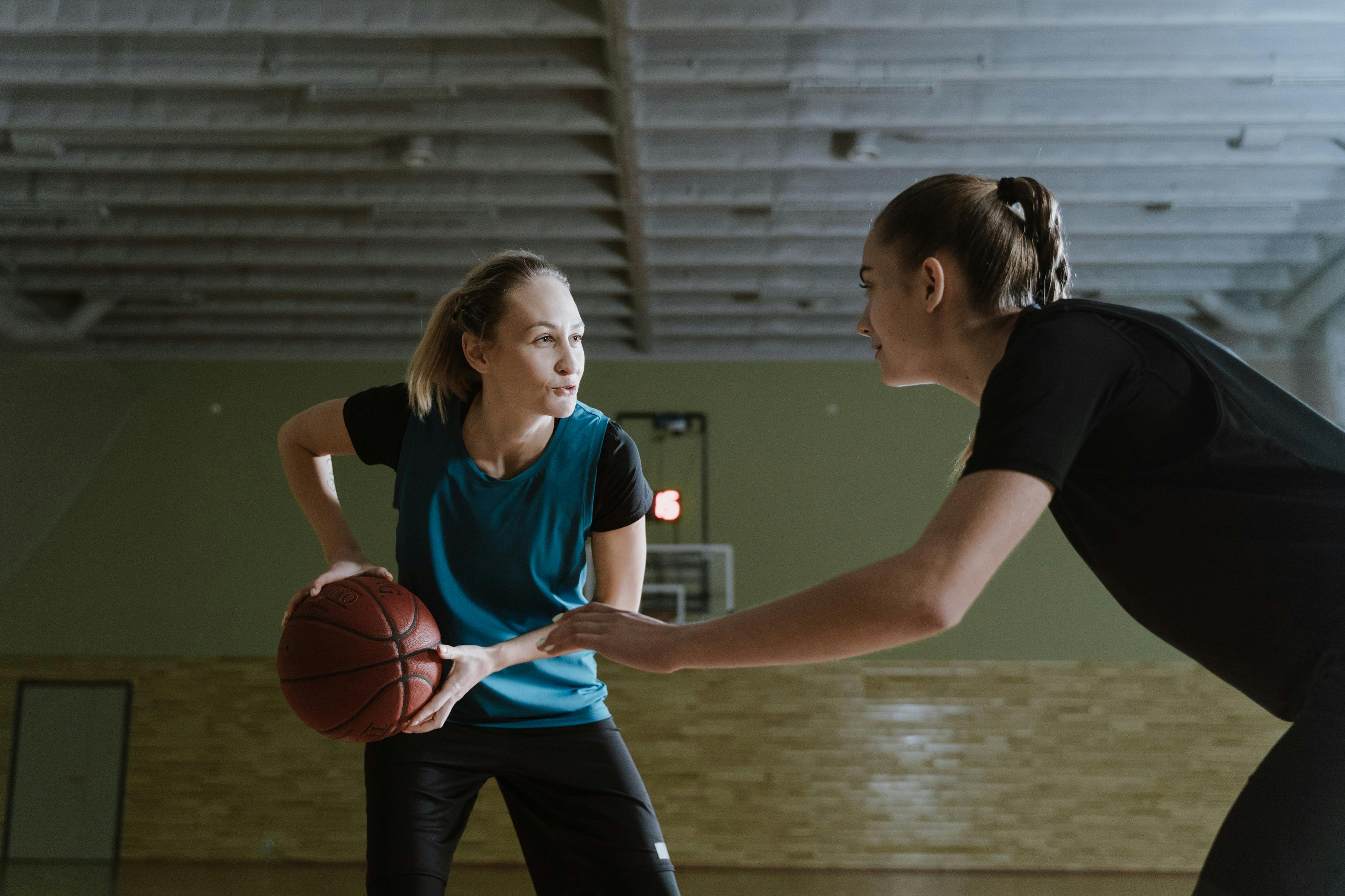 Women playing basketball | Source: Pexels