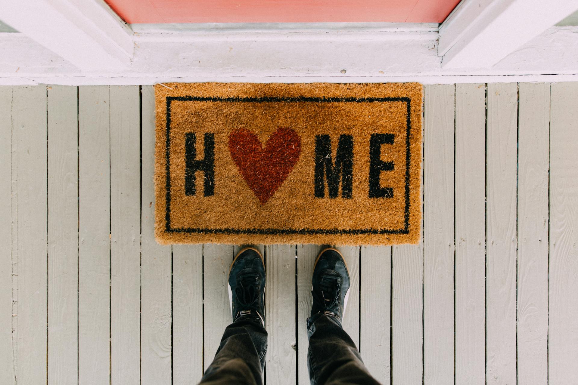 A man standing in front of a closed front door | Source: Pexels