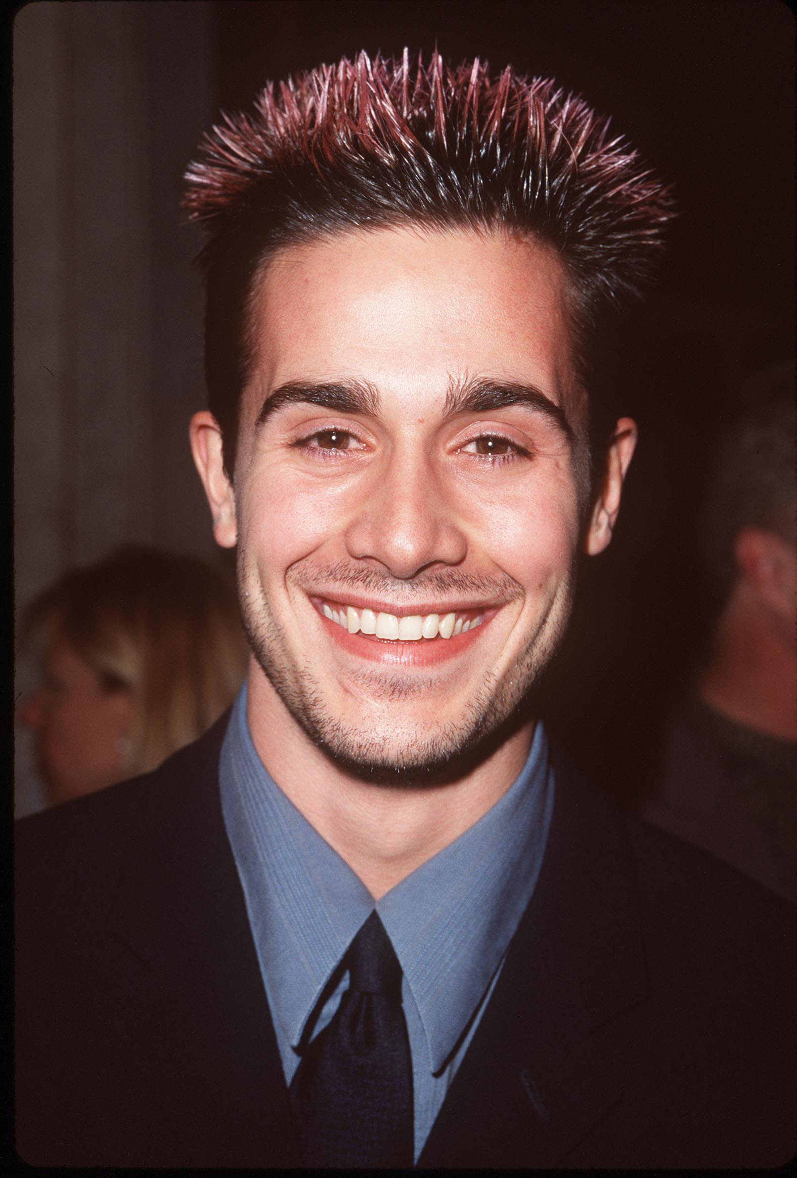 The actor sporting a spiky hairstyle during the "I Still Know What You Did Last Summer" premiere at Mann National Theatre in Westwood, California on November 11, 1998. | Source: Getty Images